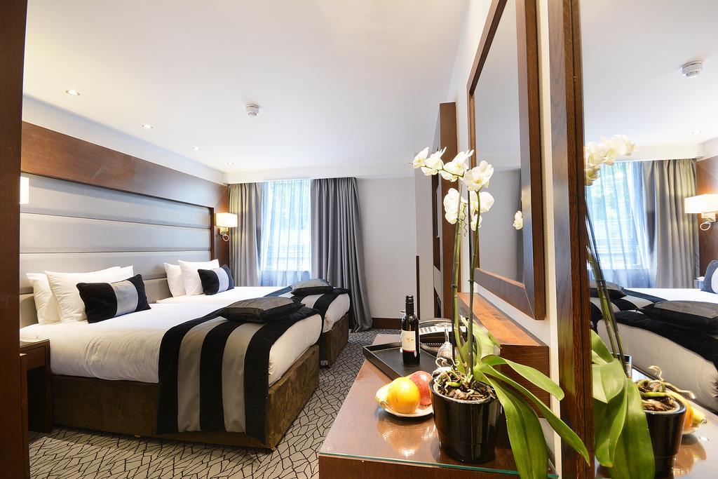 Club Twin Room