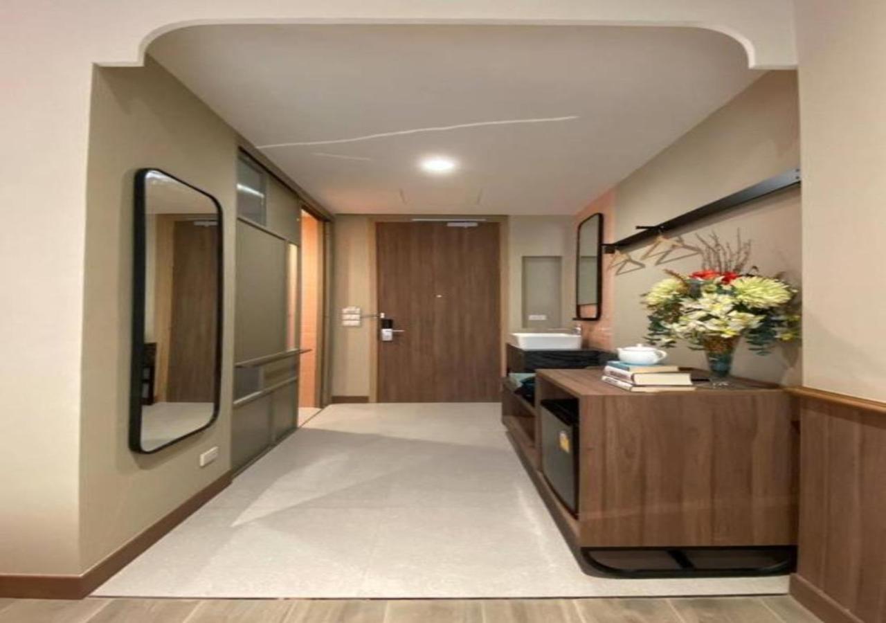 Premier Room Bathtub