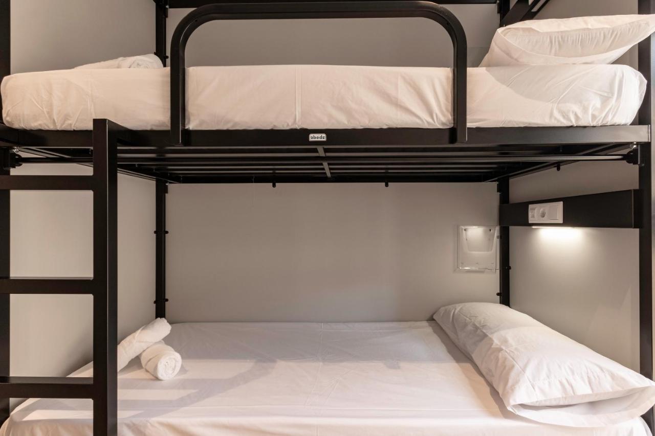 Top bunk Bed Mixed Dormitory Room