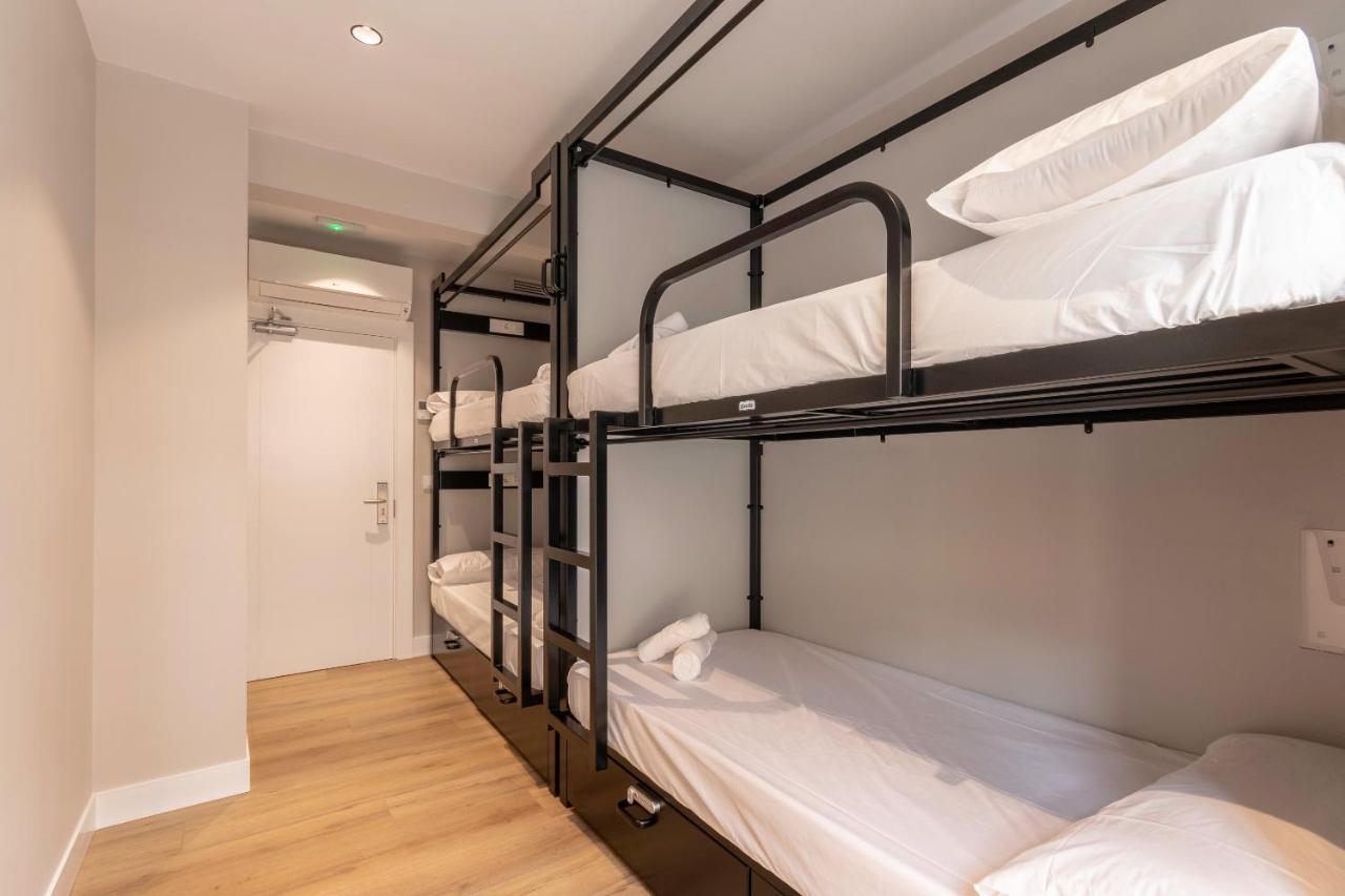 Top bunk Bed Mixed Dormitory Room