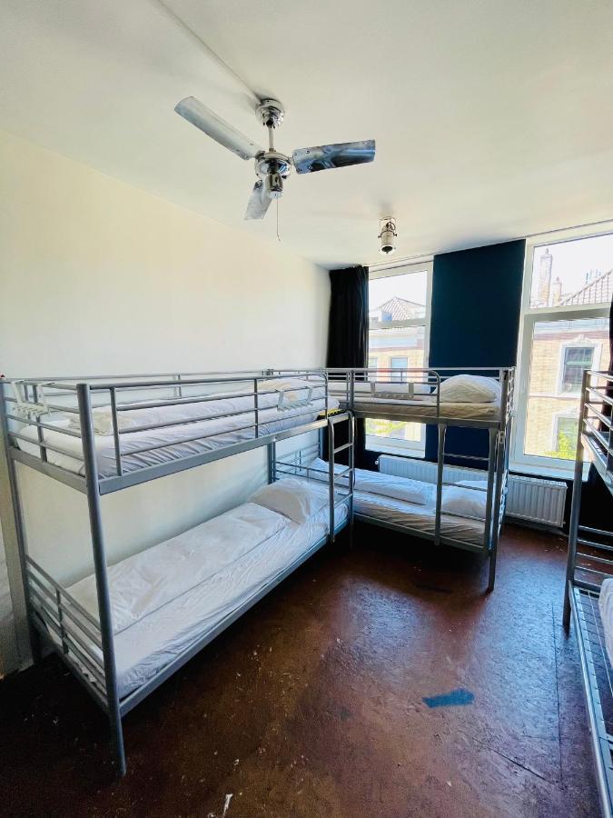 Bed in een Gemengde Slaapzaal met 10 Bedden