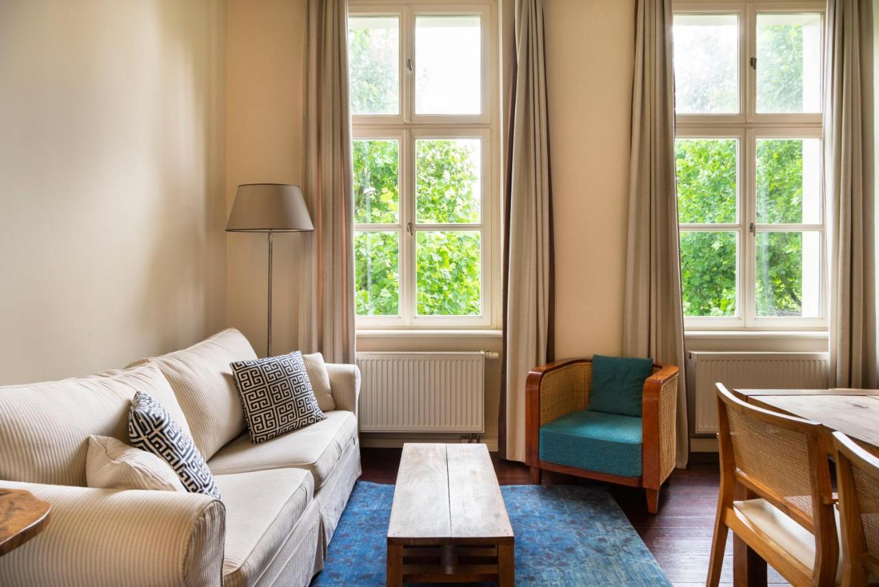 Large Studio with Kitchenette and Sofa Bed