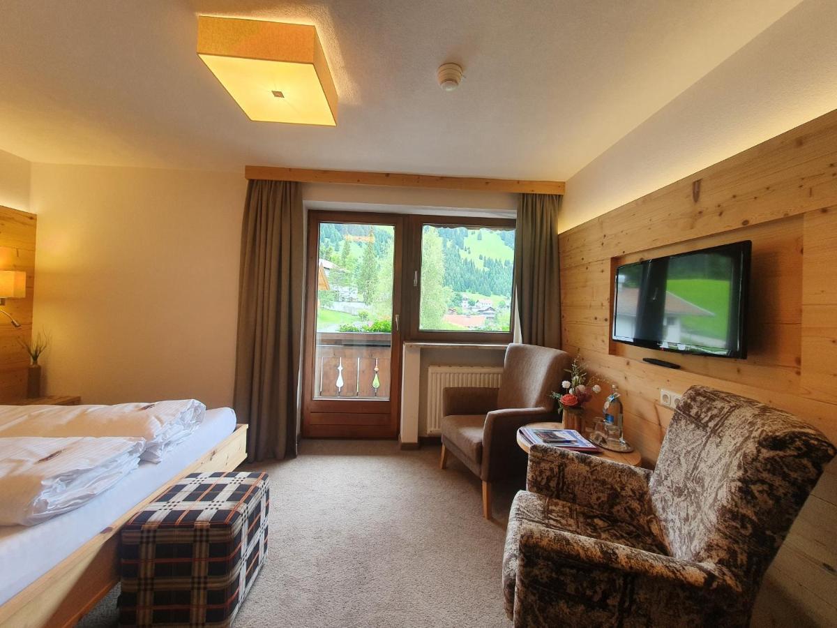 Junior Superior Room