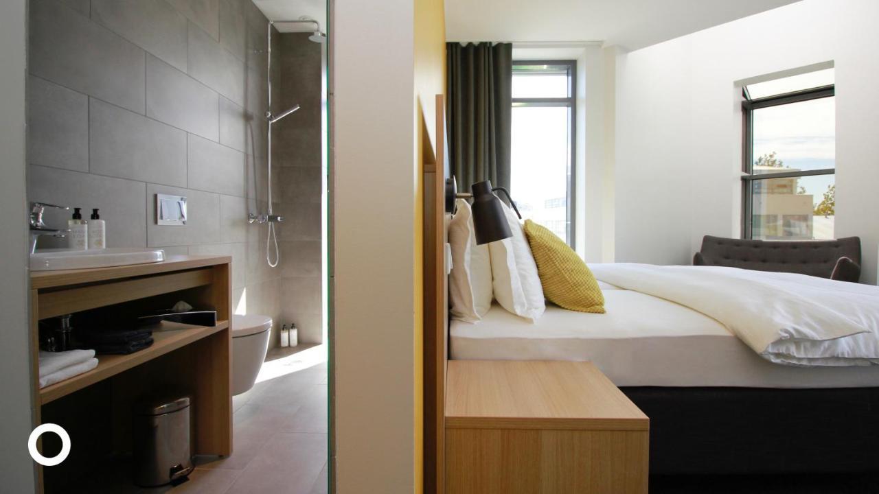 Deluxe Corner Room