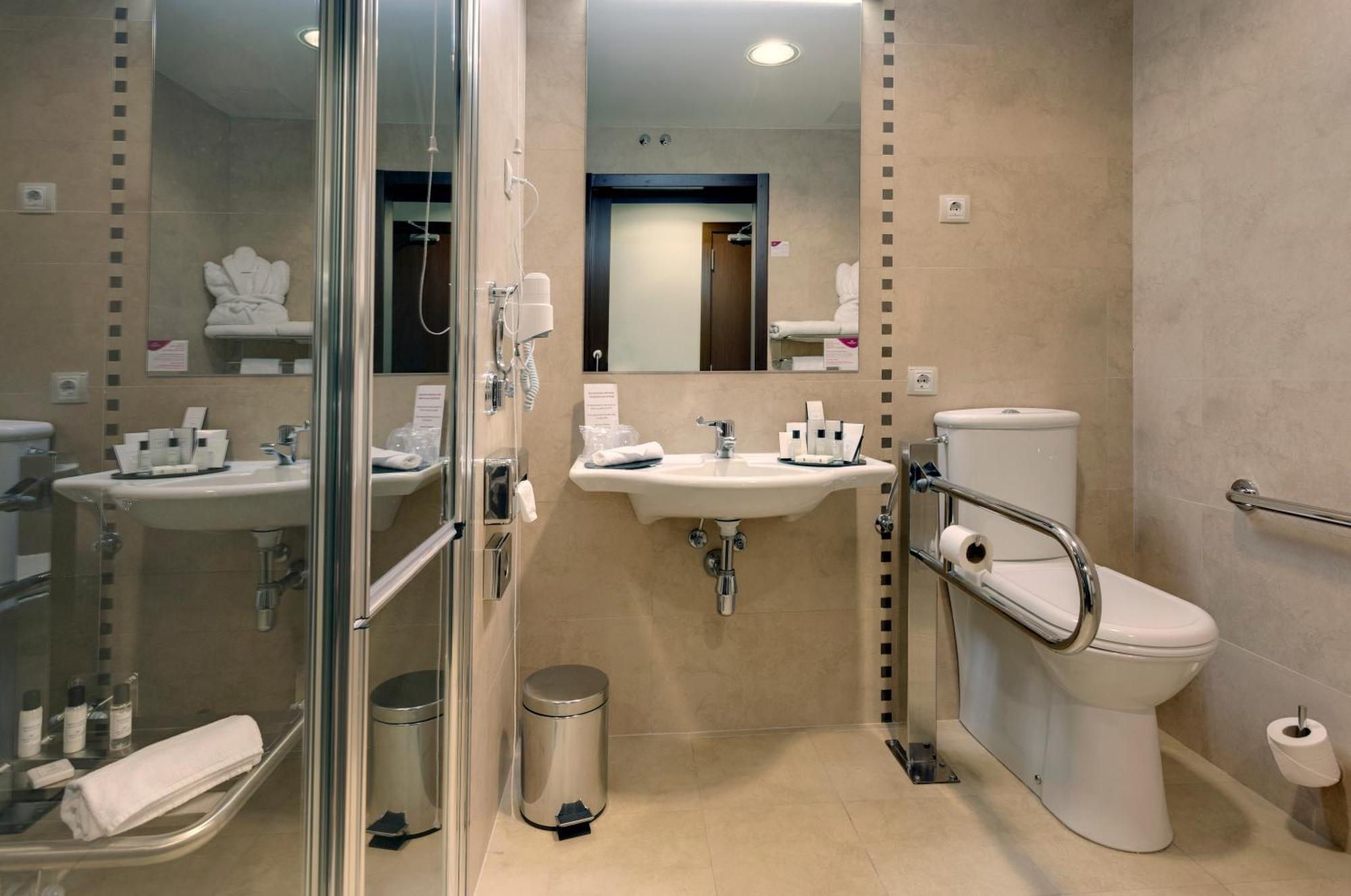 Standard King Room Accessible