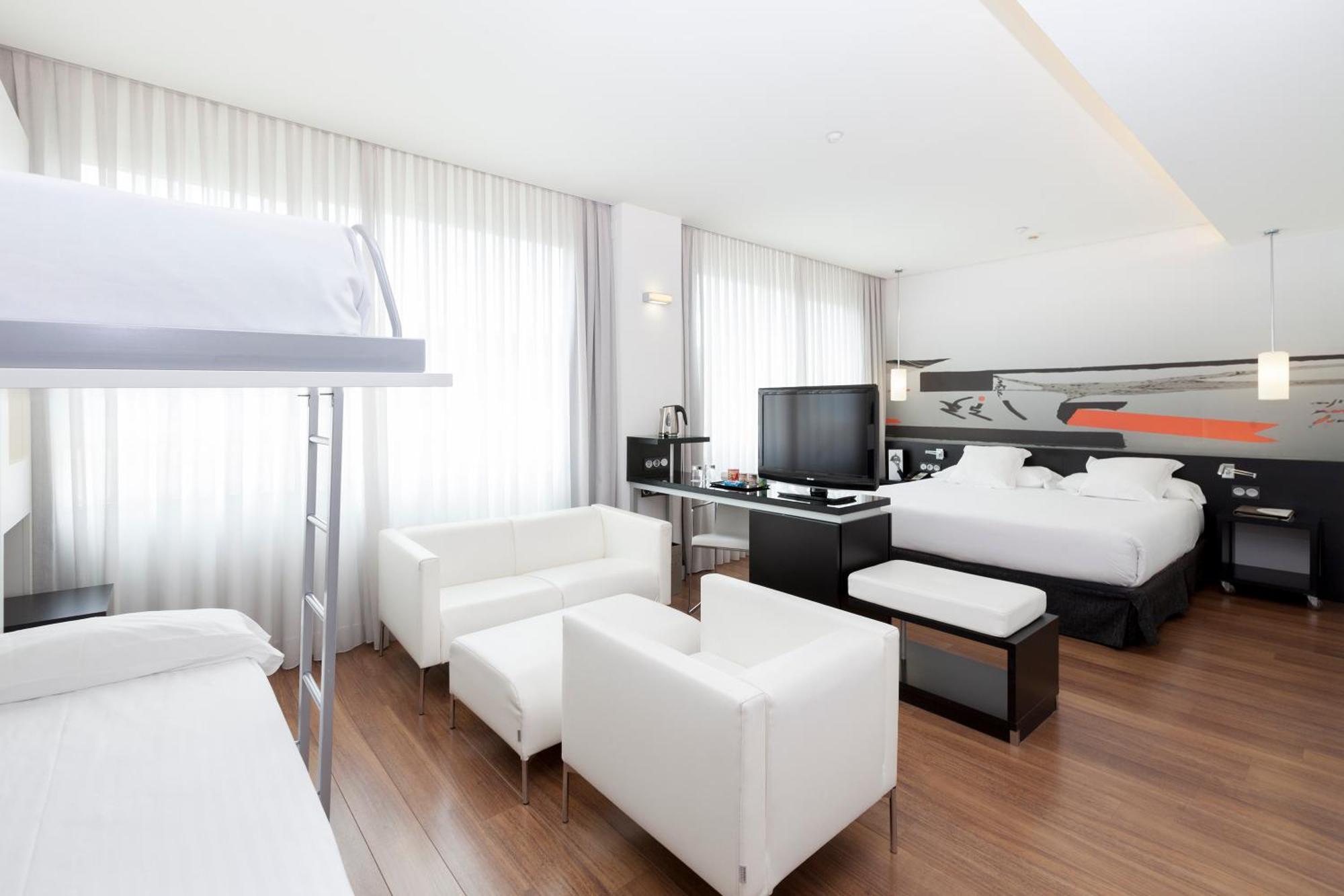 Familiy Room airport shuttle