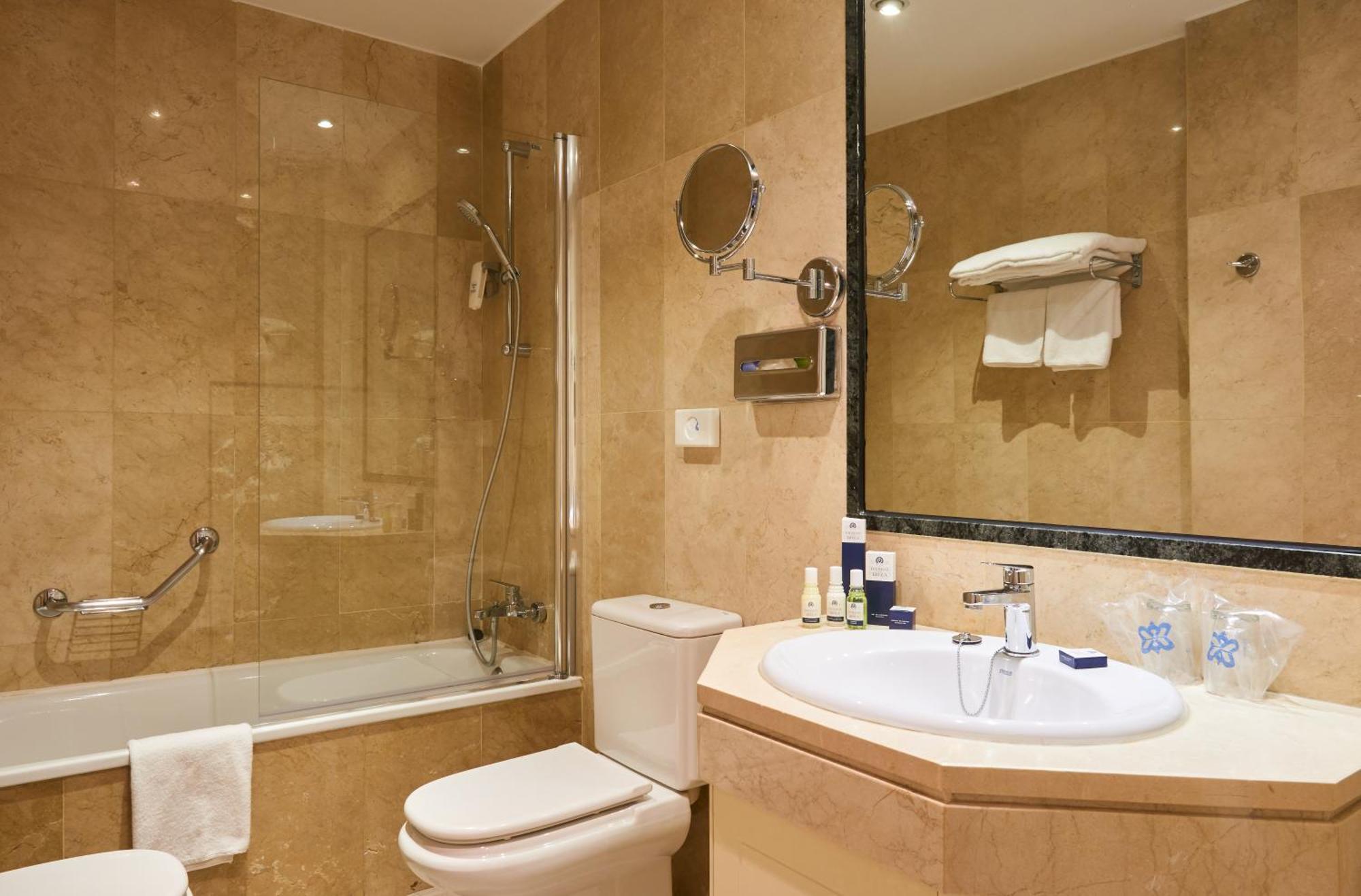 Superior One-Bedroom Apartment