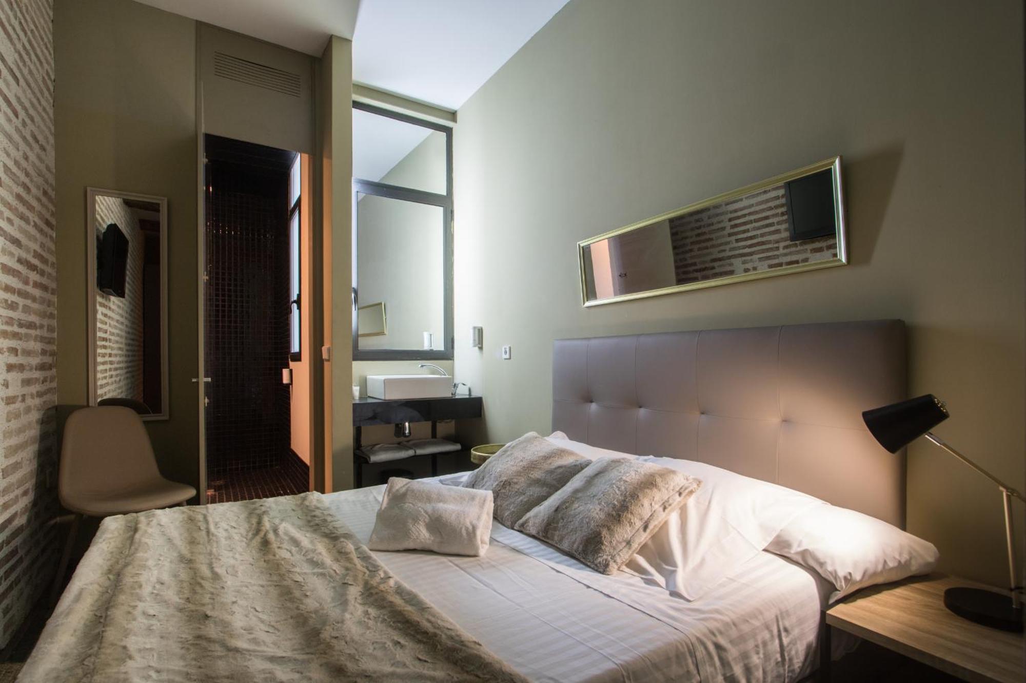 Large Double Room,1272760858:JPEG