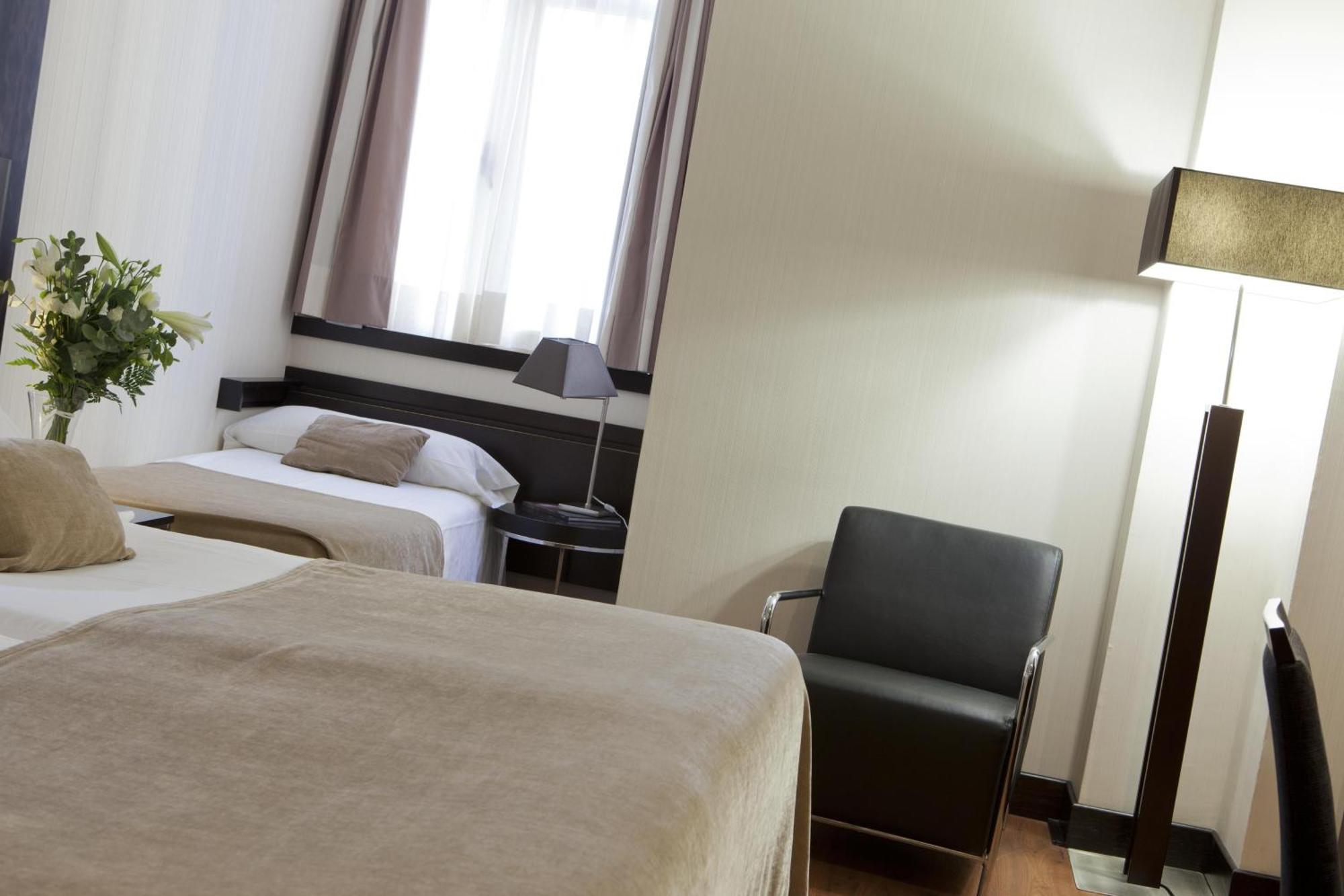 Quintuple Room
