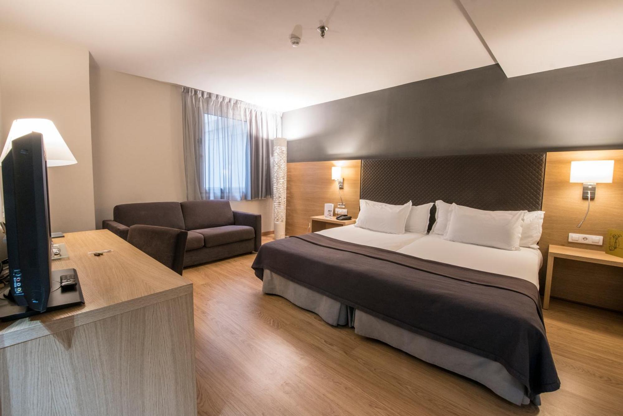 Standaard Tweepersoonskamer met 1 Tweepersoonsbed of 2 Aparte Bedden en Extra Bed