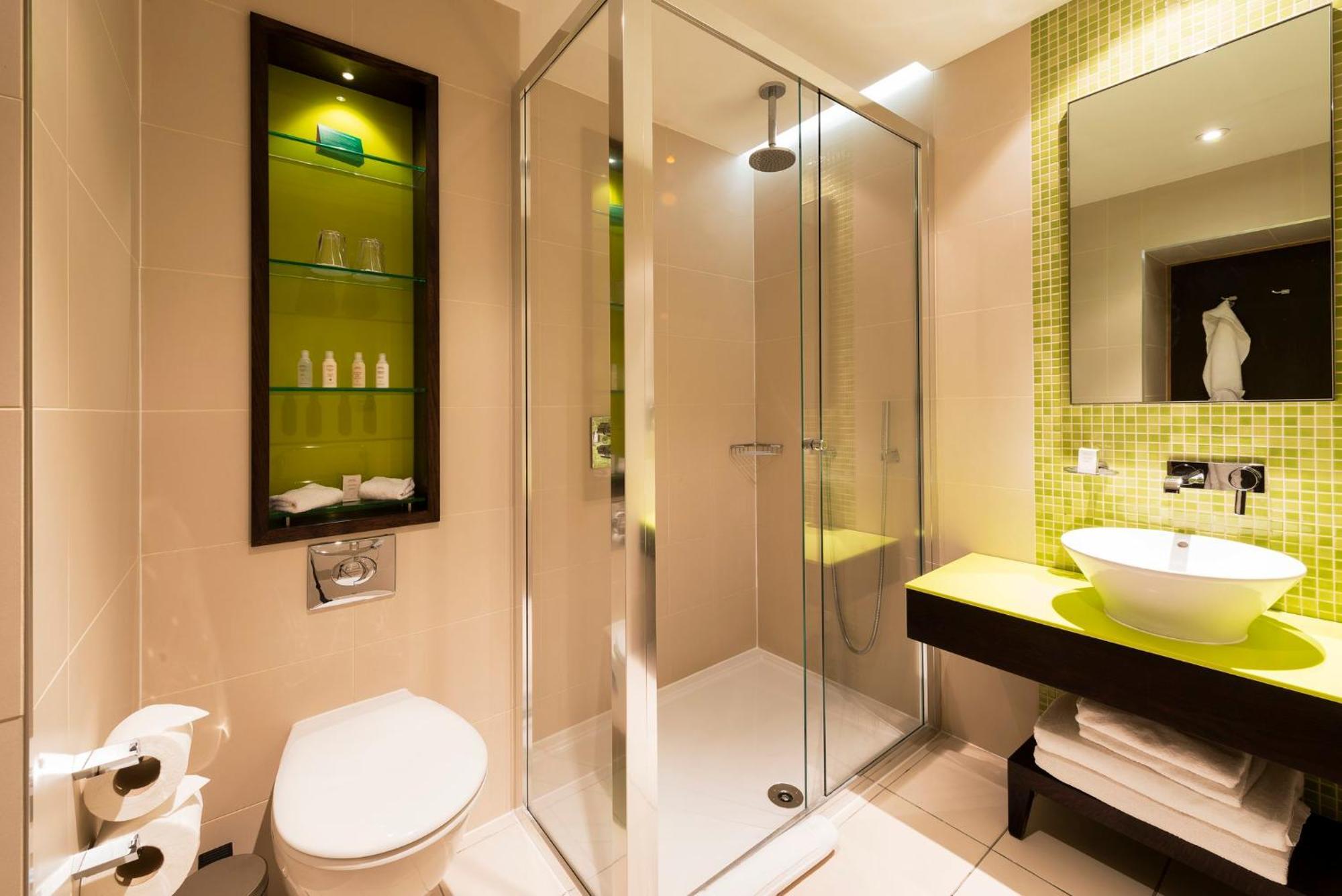 Premium Tweepersoonskamer met 2 Aparte Bedden en Slaapbank