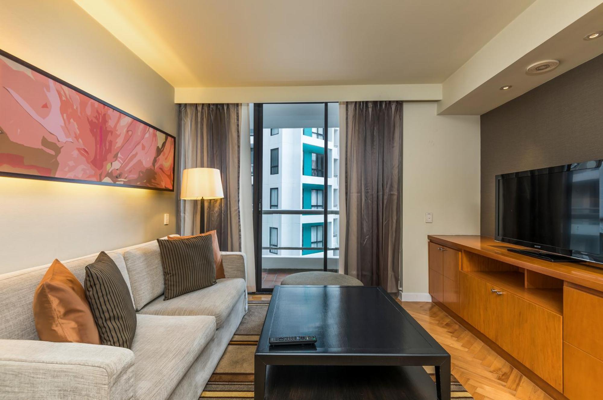 Deluxe One-Bedroom Twin