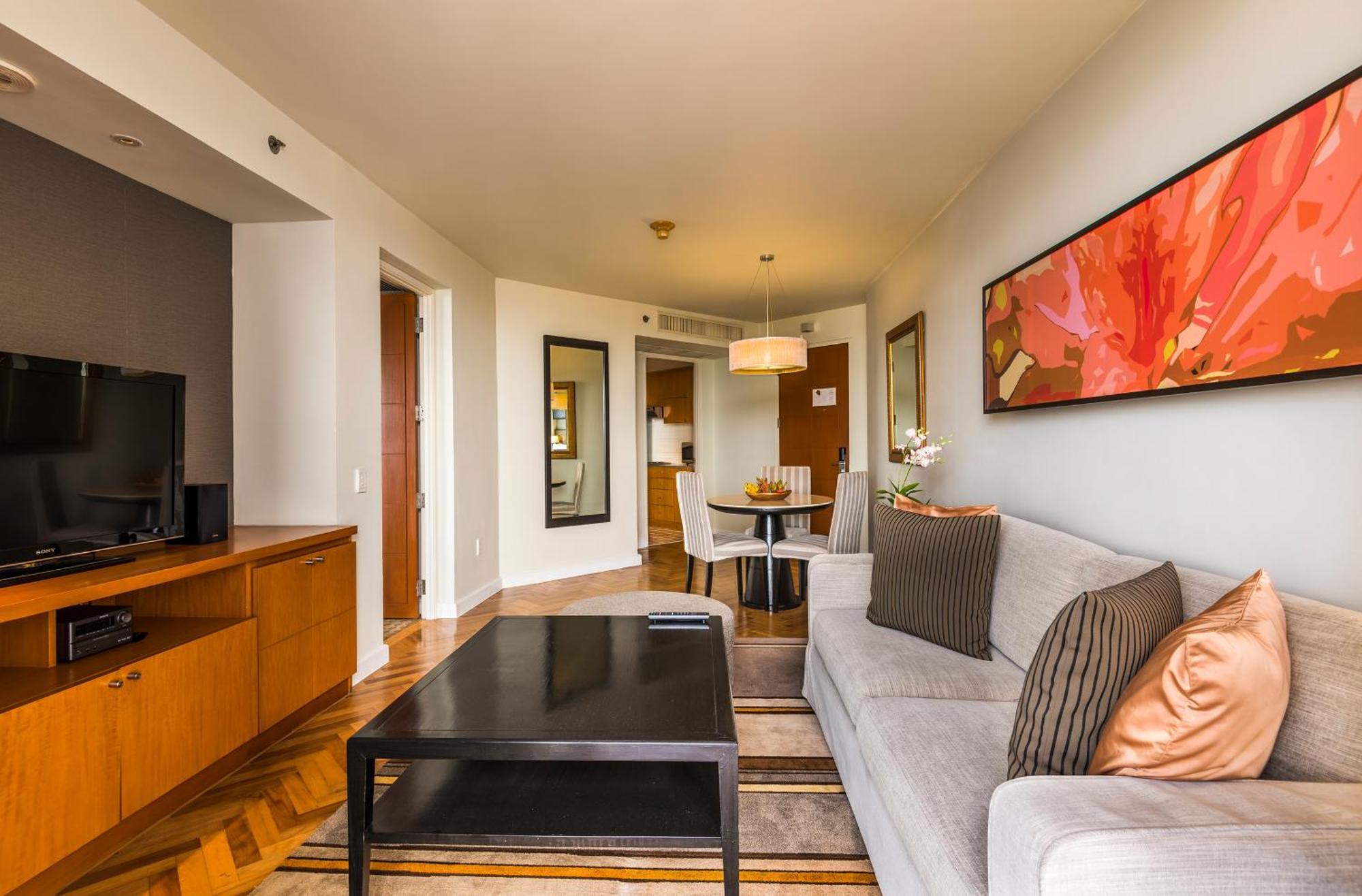 Grand Deluxe One-Bedroom Twin