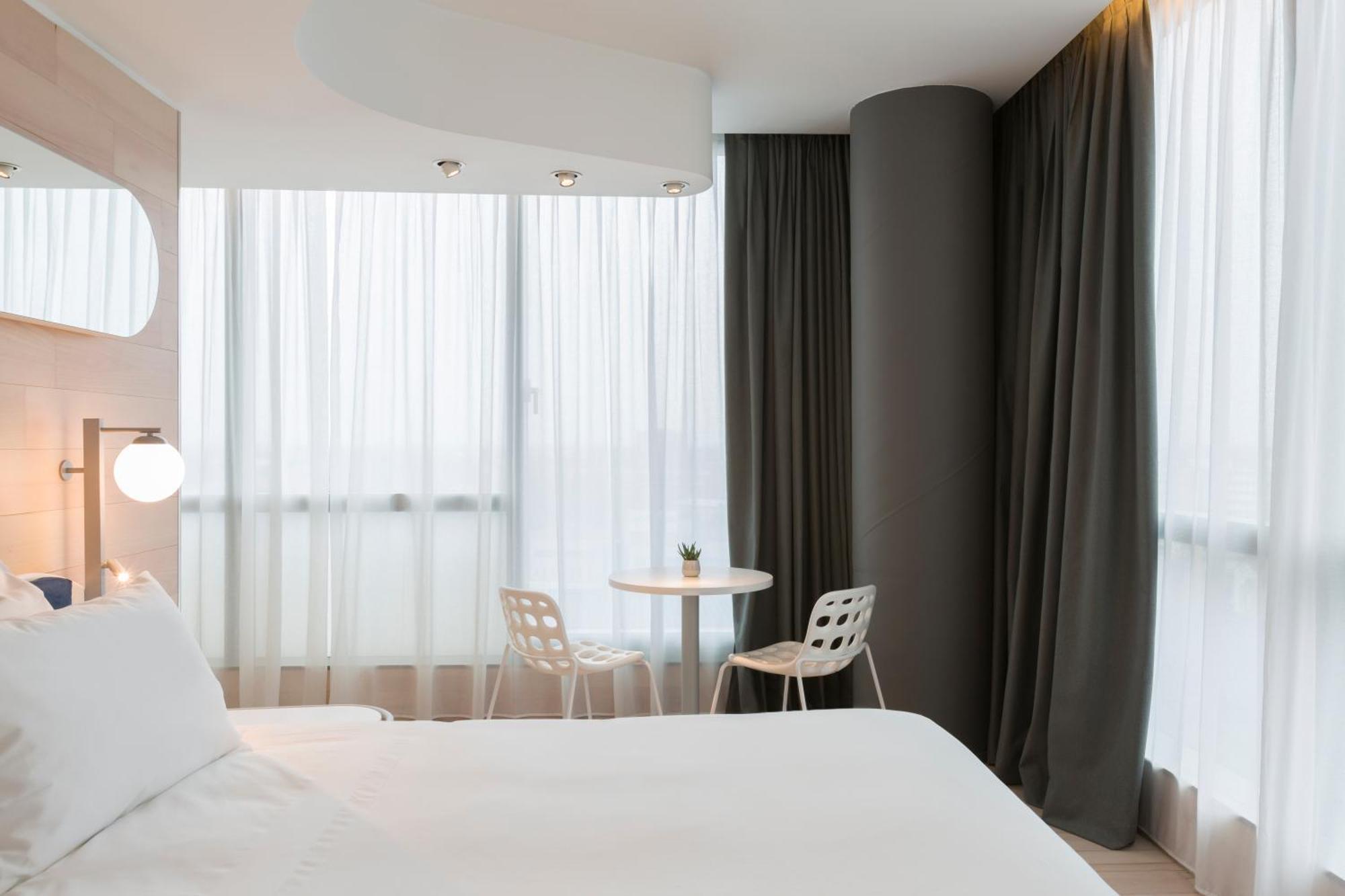 Premium Hoekkamer met Kingsize Bed en Uitzicht op de Stad