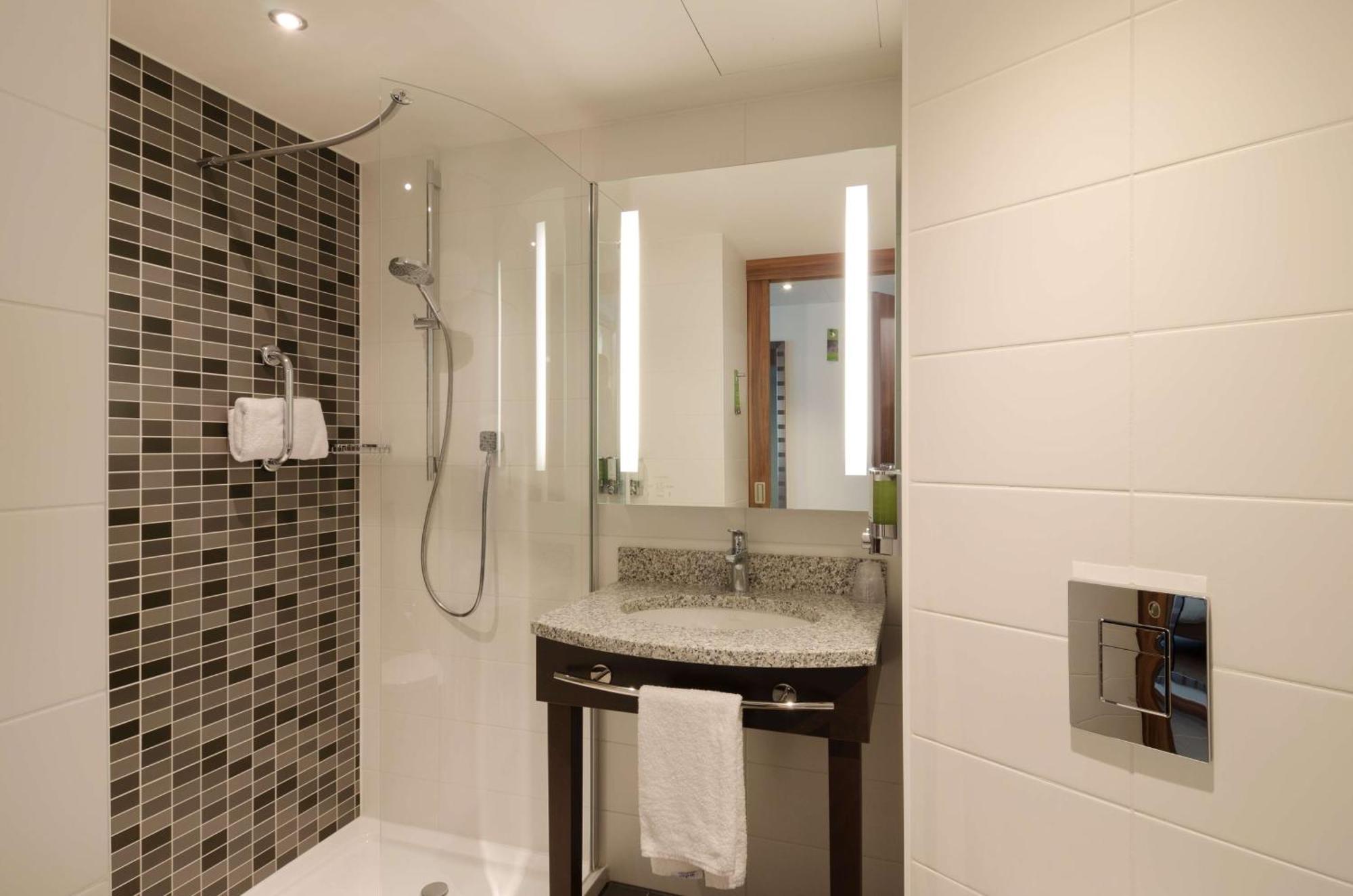Kamer met Queensize Bed en Slaapbank