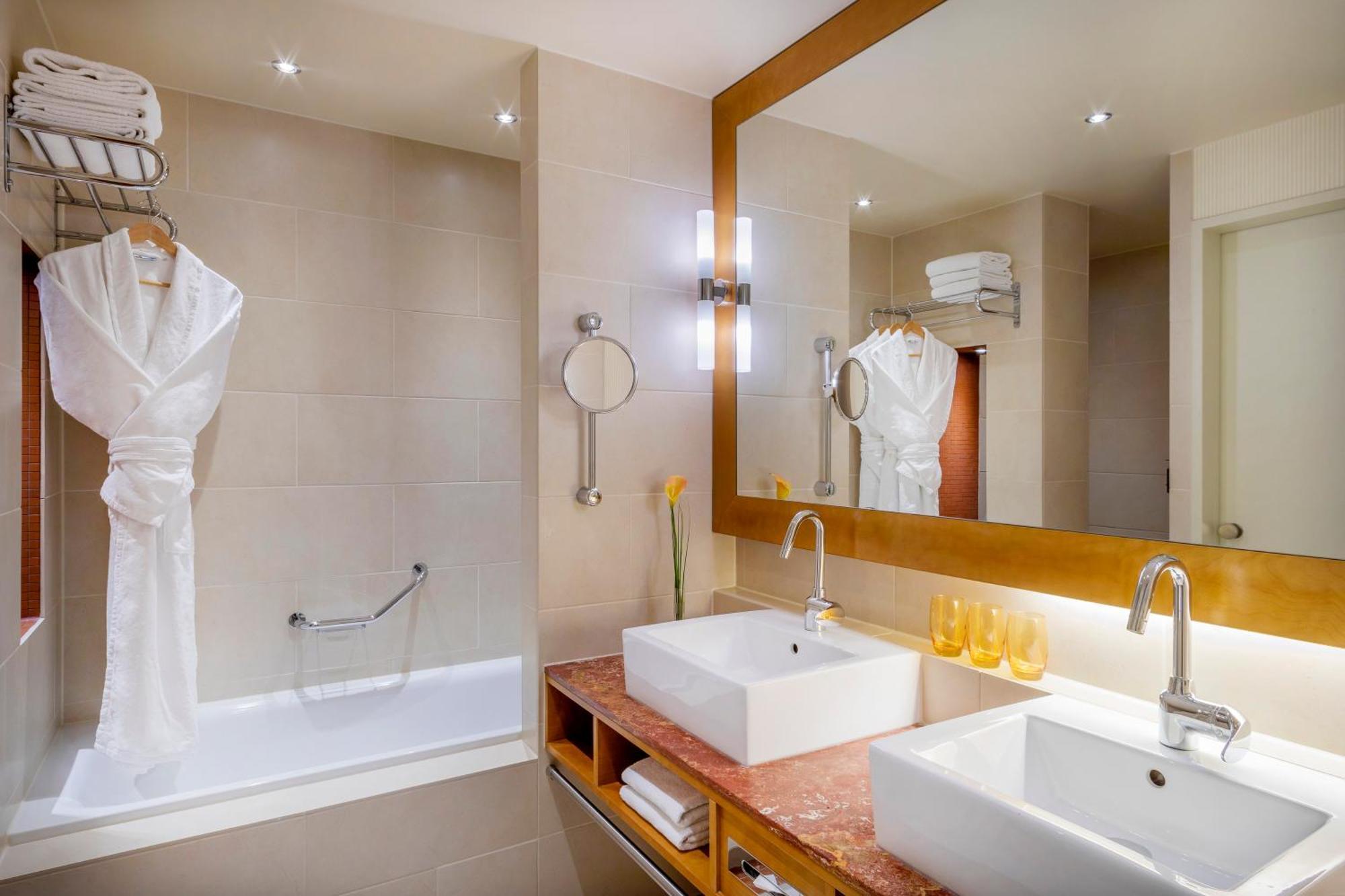 The Level Room with Executive Lounge Access,1435736092:JPEG