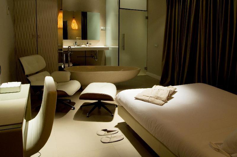 Deluxe Double Room Bath