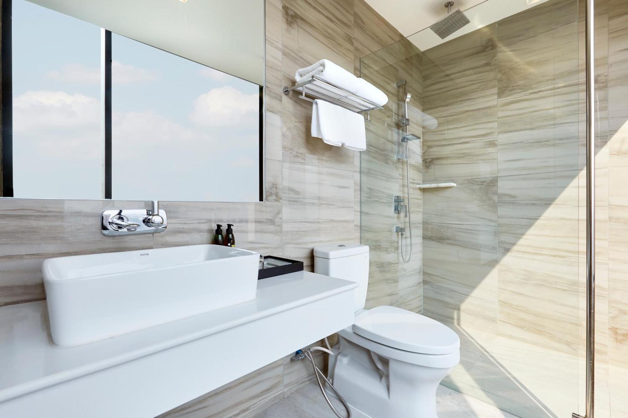 Deluxe Double Room Bathtub