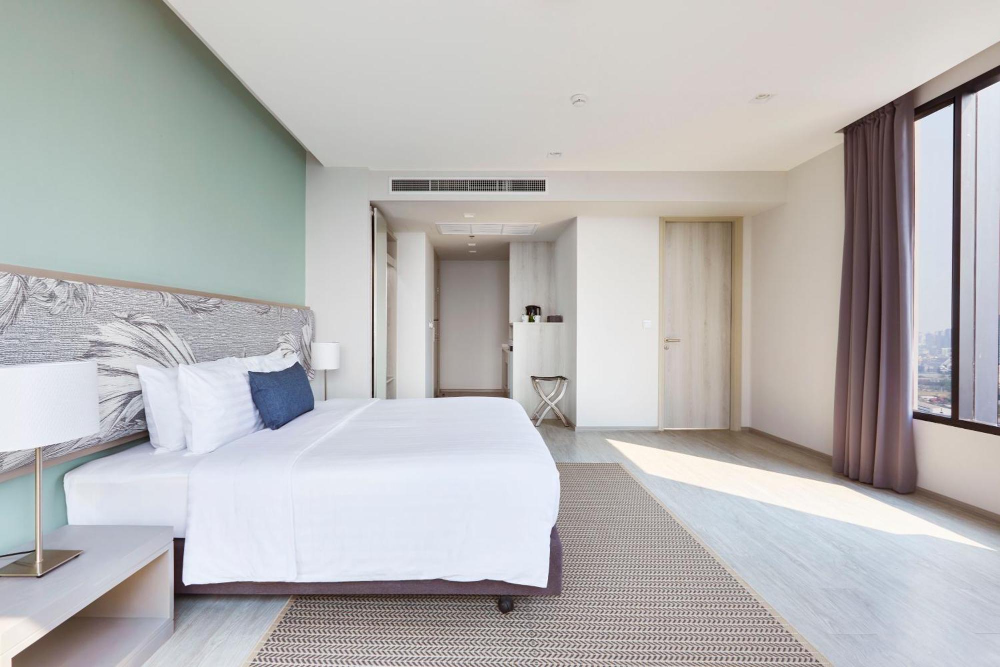 Deluxe Double Room Bathtub