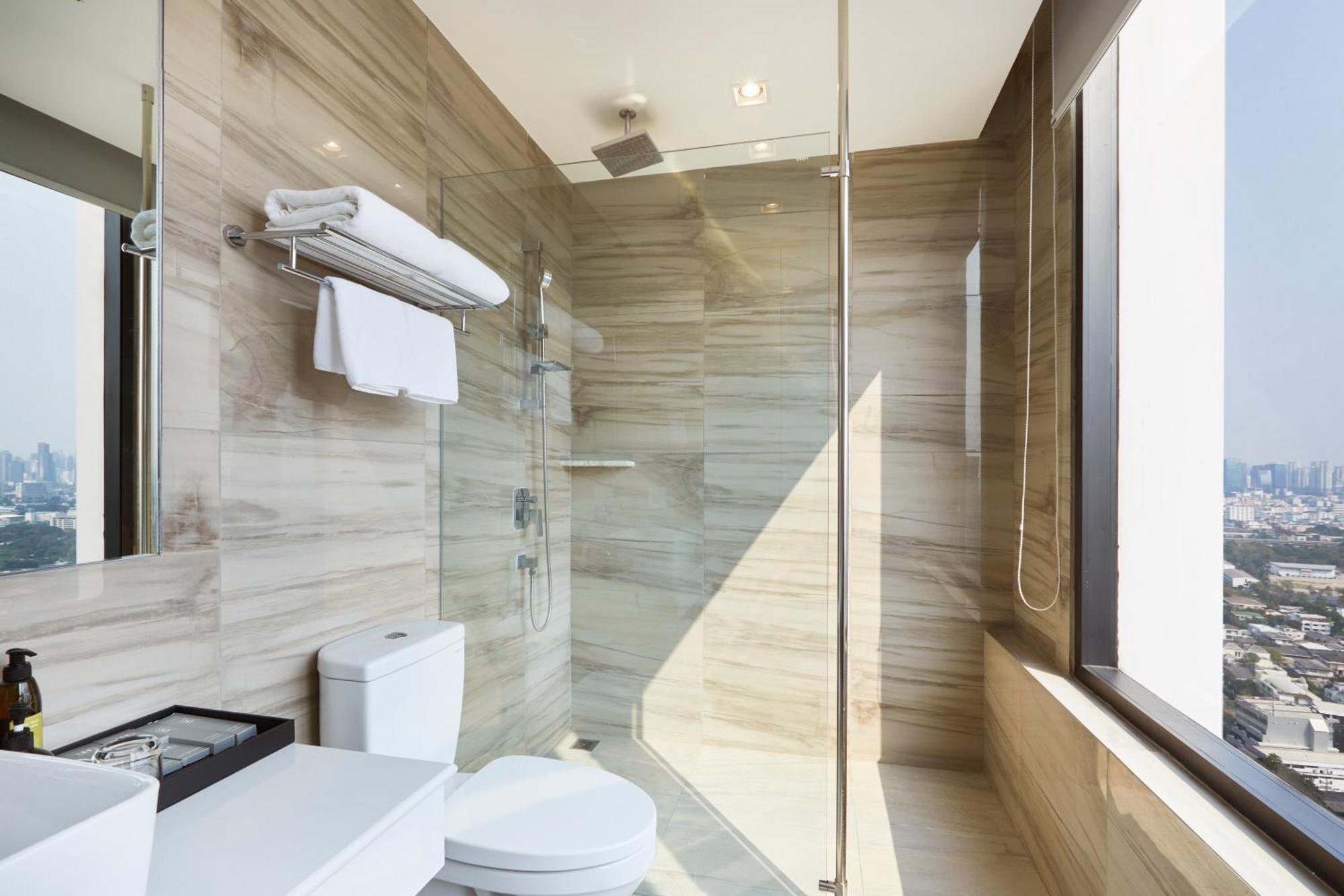 Deluxe Double Room Bathtub