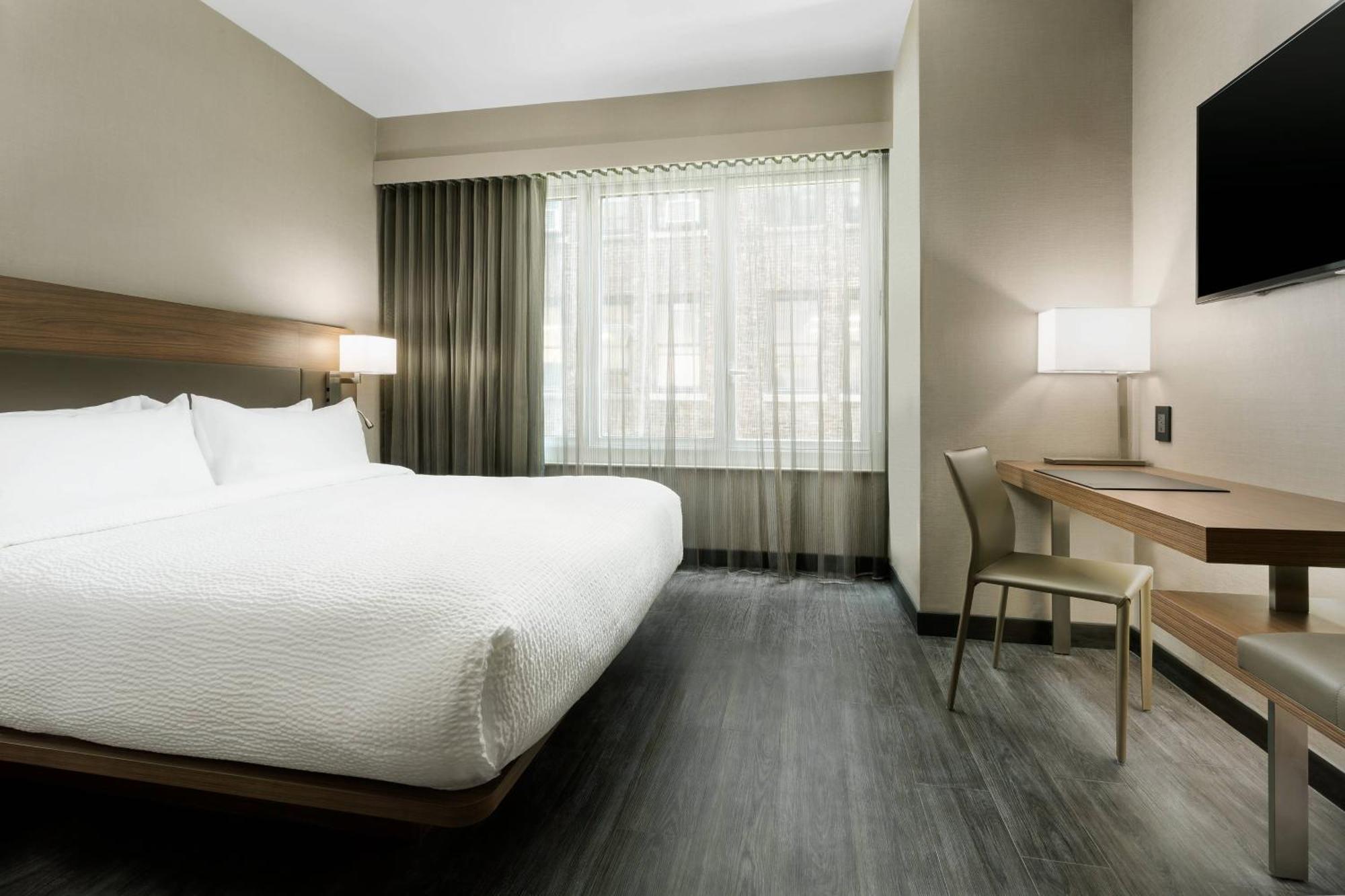 Kamer met Kingsize Bed op Hoge Verdieping