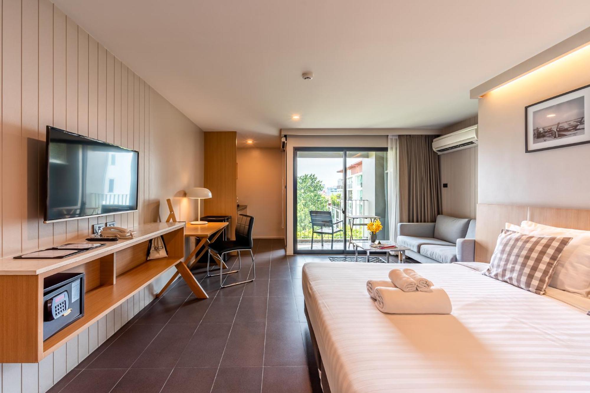 Premier King Room Balcony