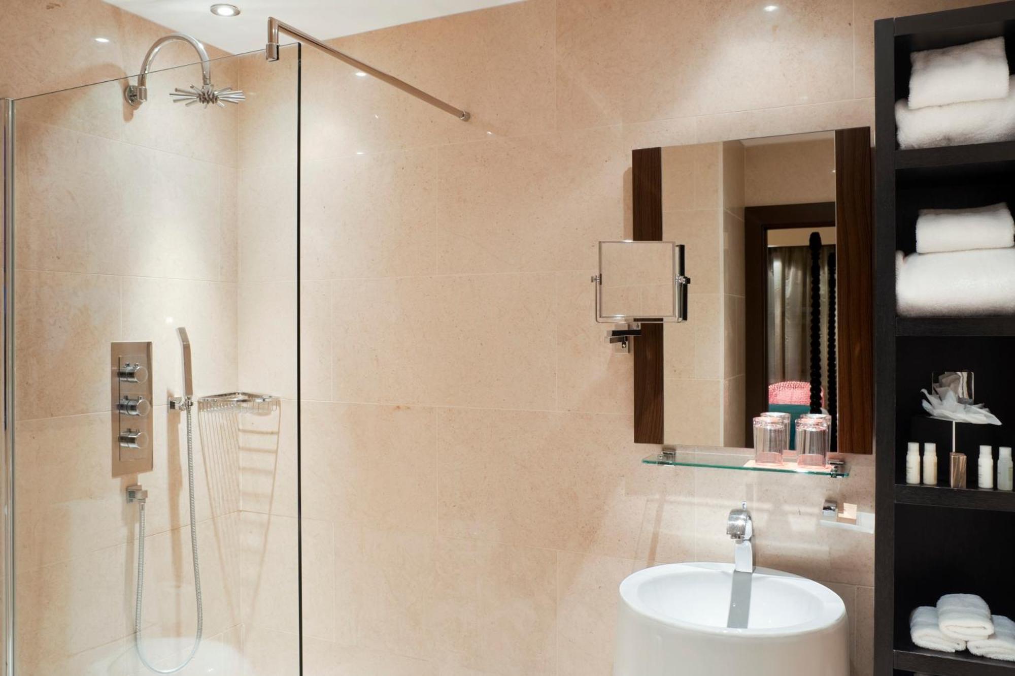 Standaard King Kamer met Uitzicht op Stad