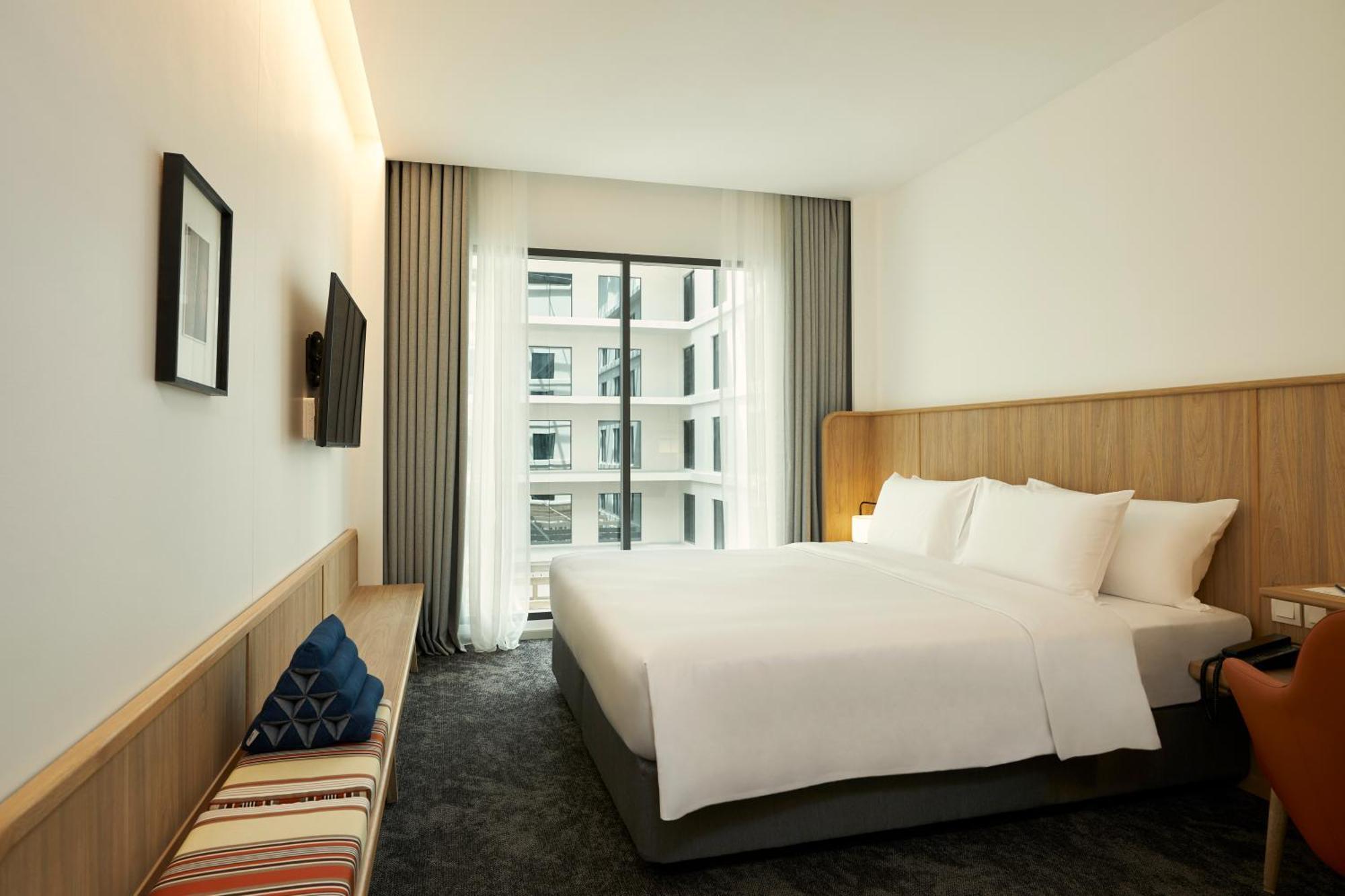 Roomy King Courtyard