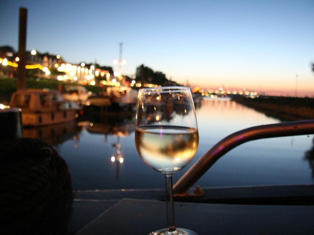 One-Bedroom Apartment,1624774018:JPEG