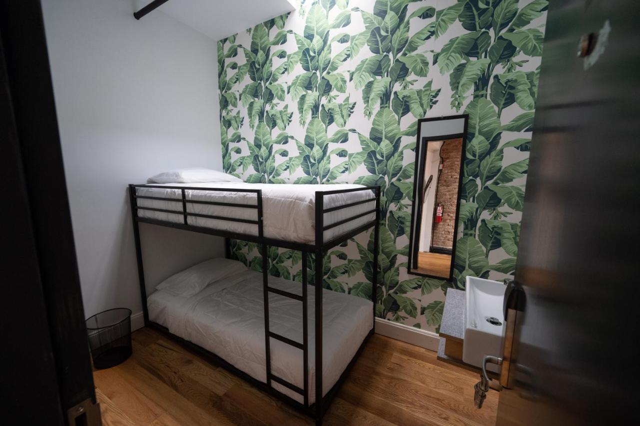 Tweepersoonskamer met Gedeelde Badkamer