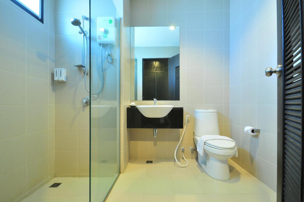 Deluxe Double or Twin Room Pool View