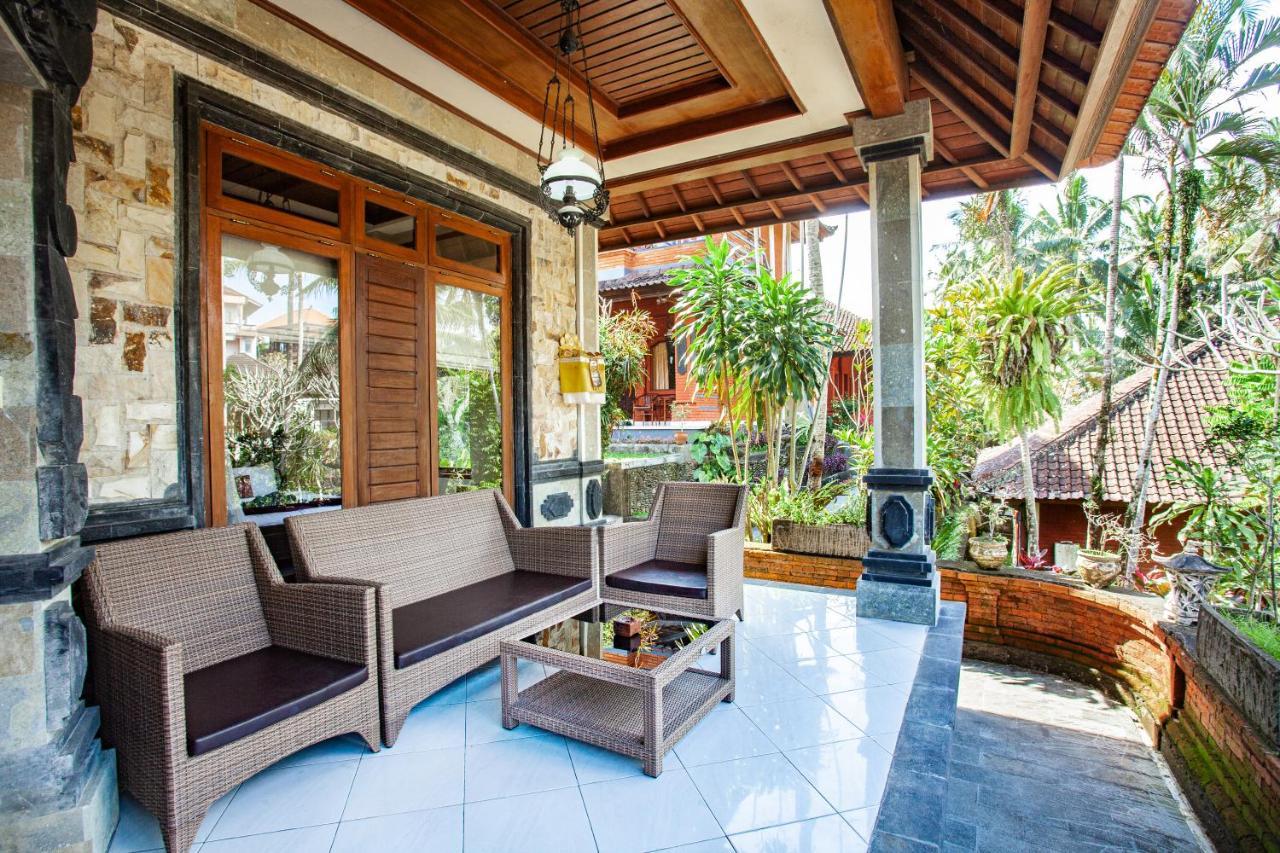 Family Room Garden View
