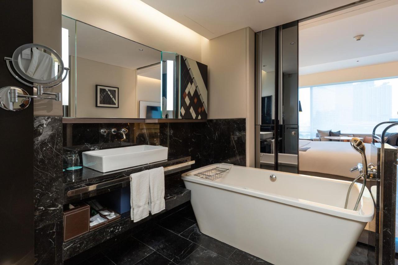 Executive Guest room 1 King High floor