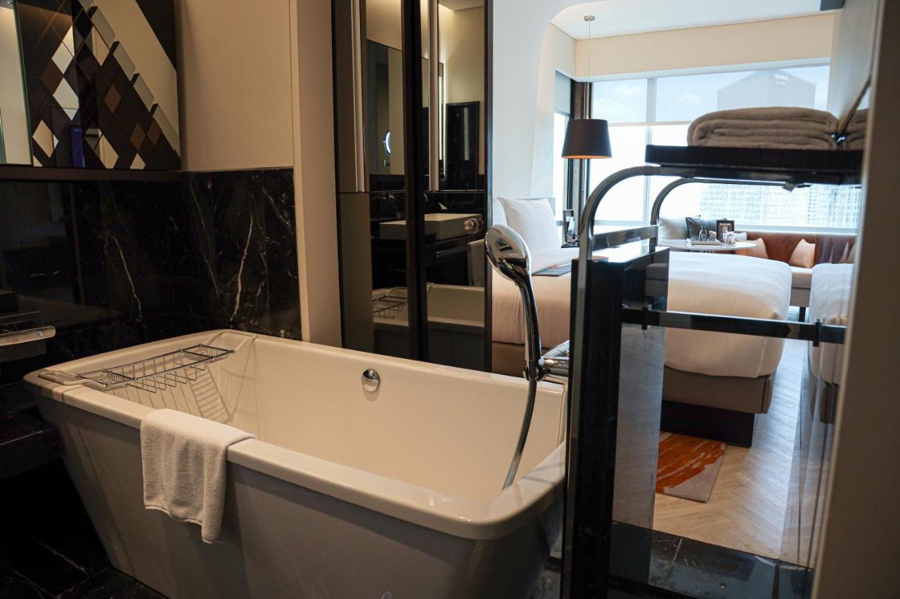 Executive Guest room 1 King High floor