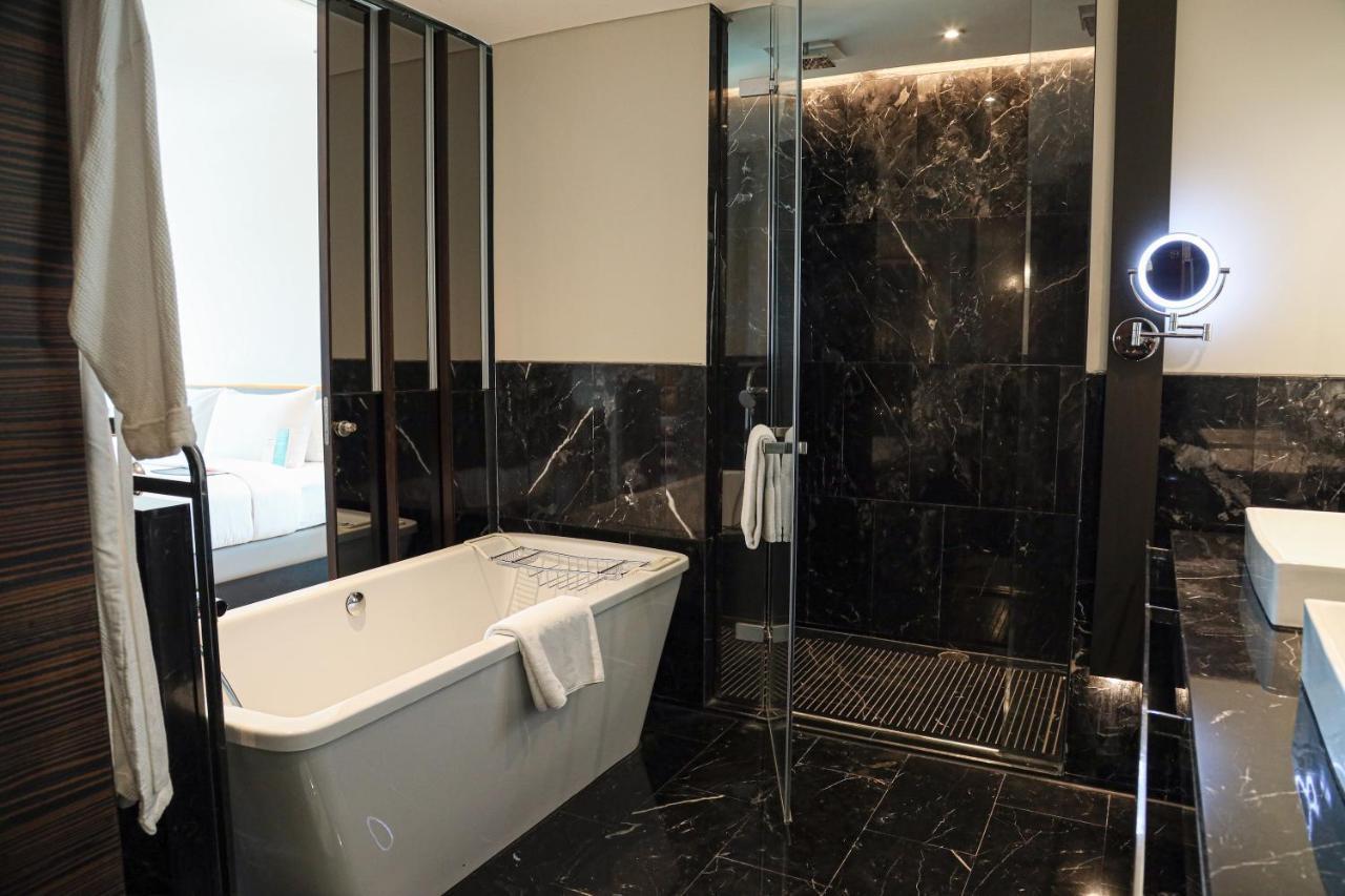 Suite 2 Twin or Single Beds Corner room