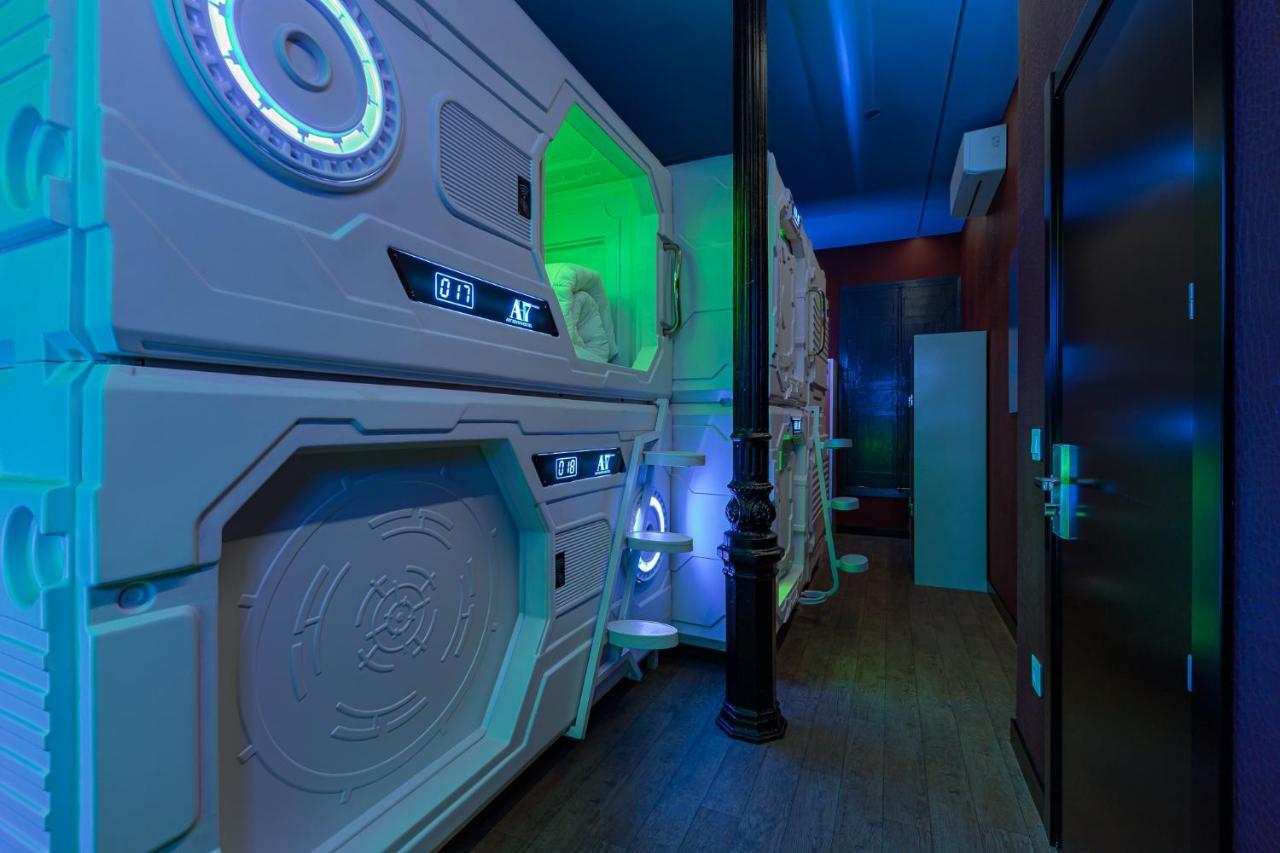 Single Capsule Pod Mixed Dormitory