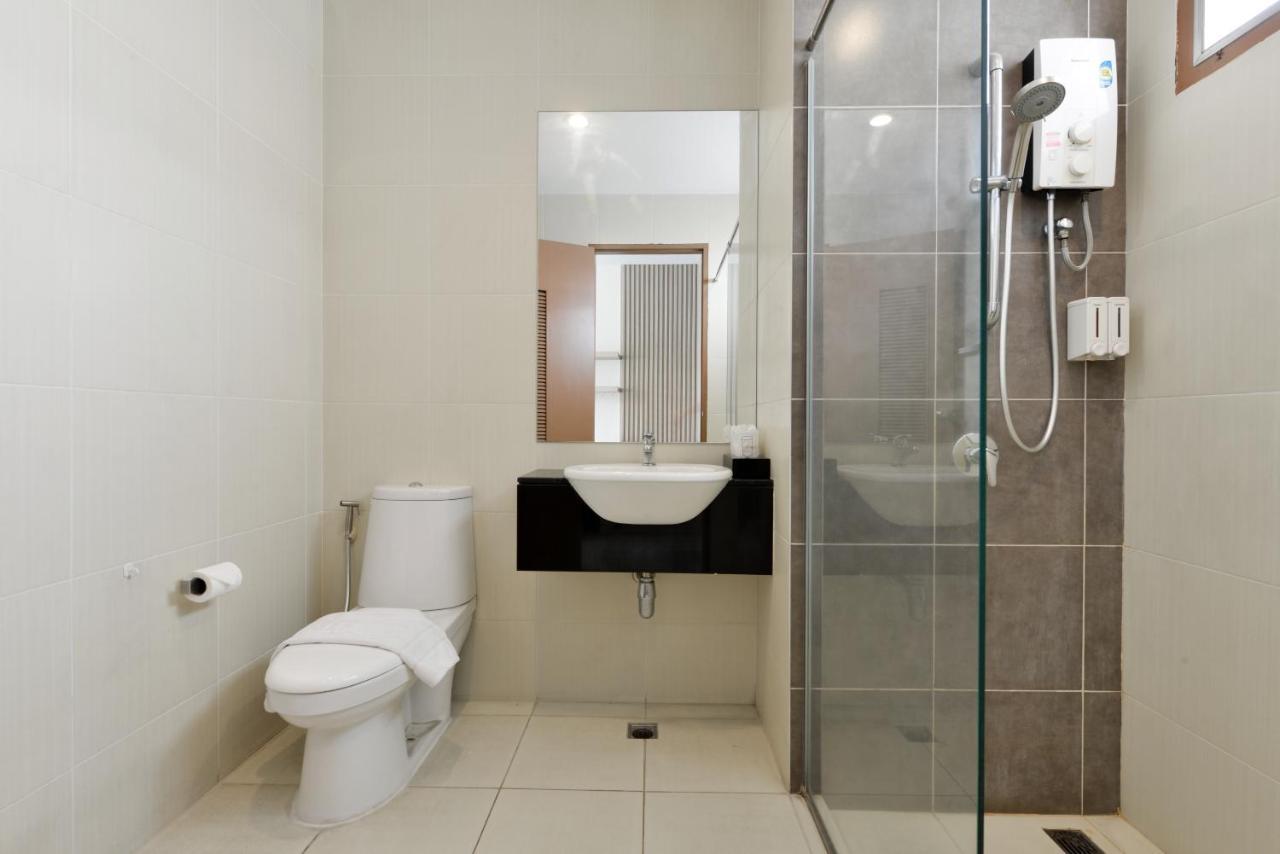 Deluxe Double or Twin Room Pool View