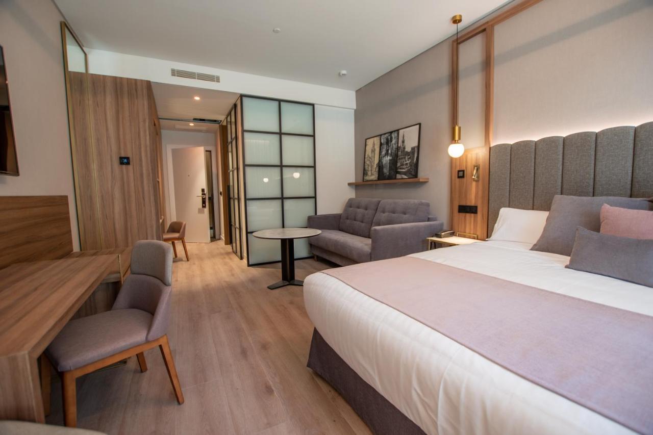 Junior Suite met Extra Bed en Parkeergelegenheid