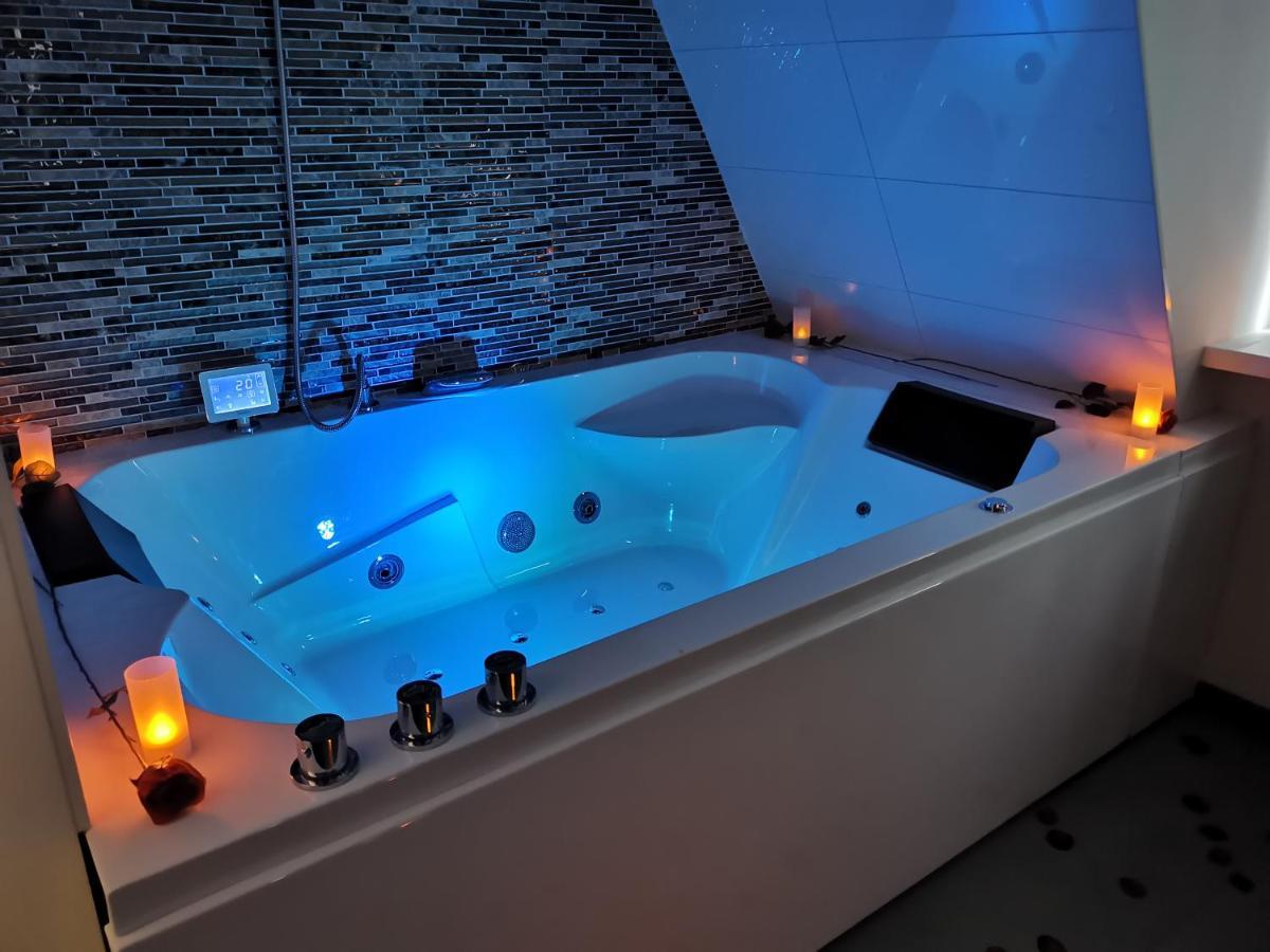 Triple Room Bath,1301719057:JPEG