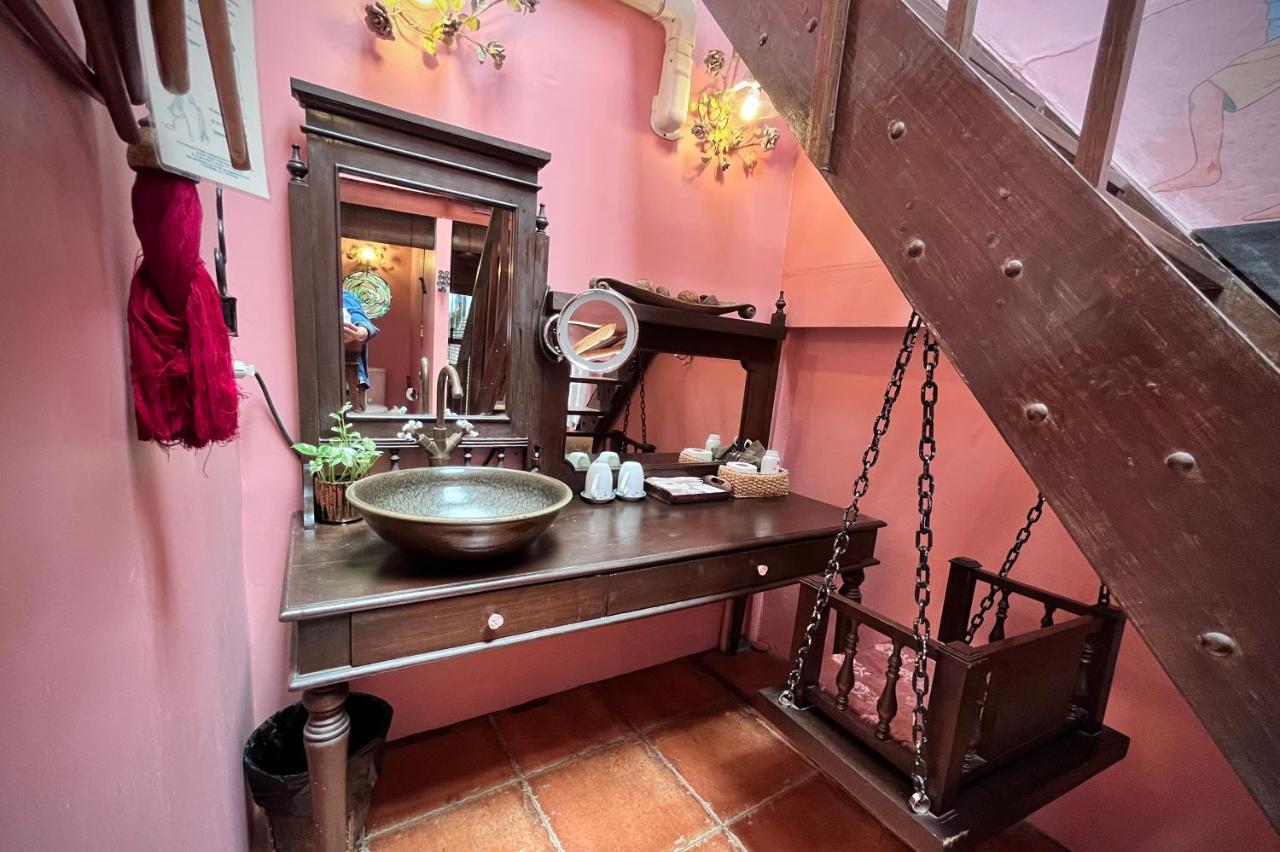 Honeymoon Suite