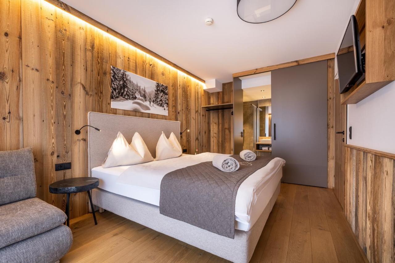 Comfort Two-Bedroom Apartment Balcony
