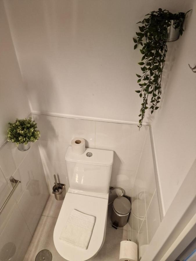 Double Exterior Room
