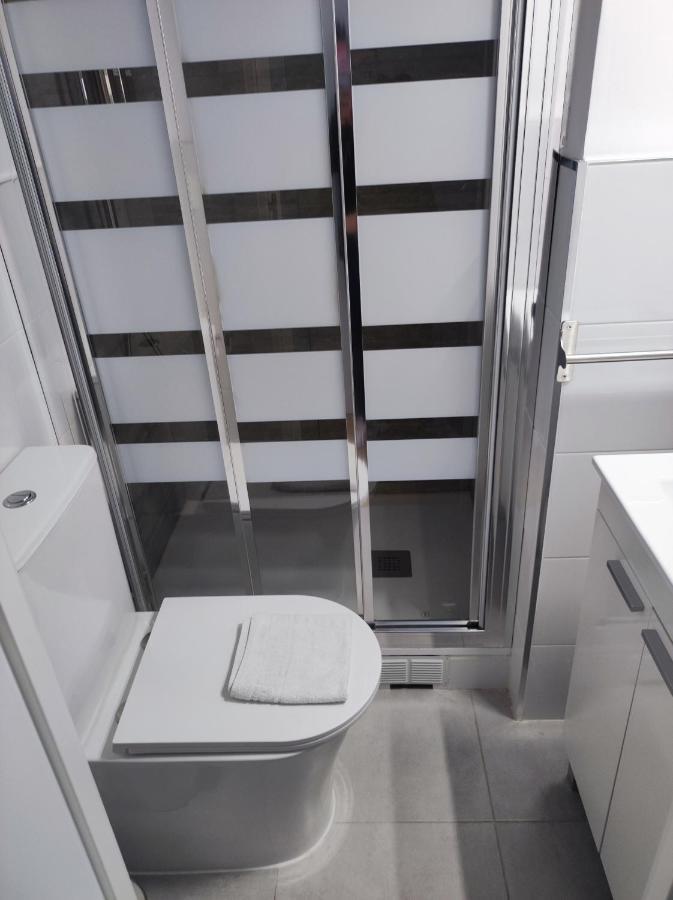 Single Exterior Room