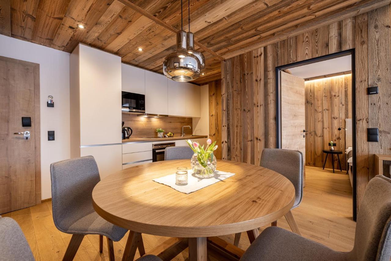 Comfort Two-Bedroom Apartment Balcony