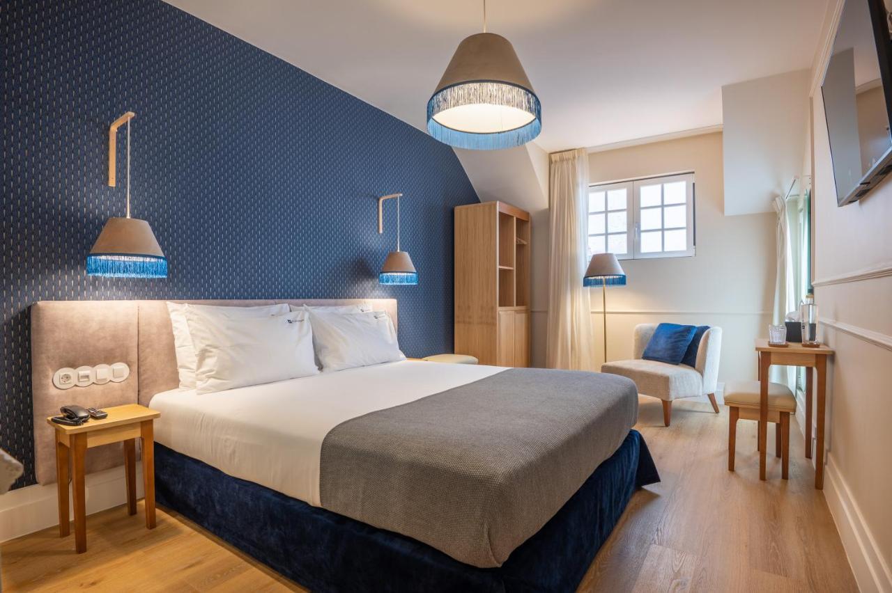 Tweepersoonskamer met Tweepersoonsbed en Uitzicht op het Hotel
