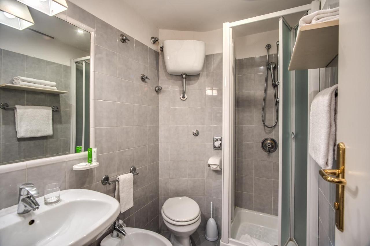 Tweepersoonskamer met 2 Aparte Bedden
