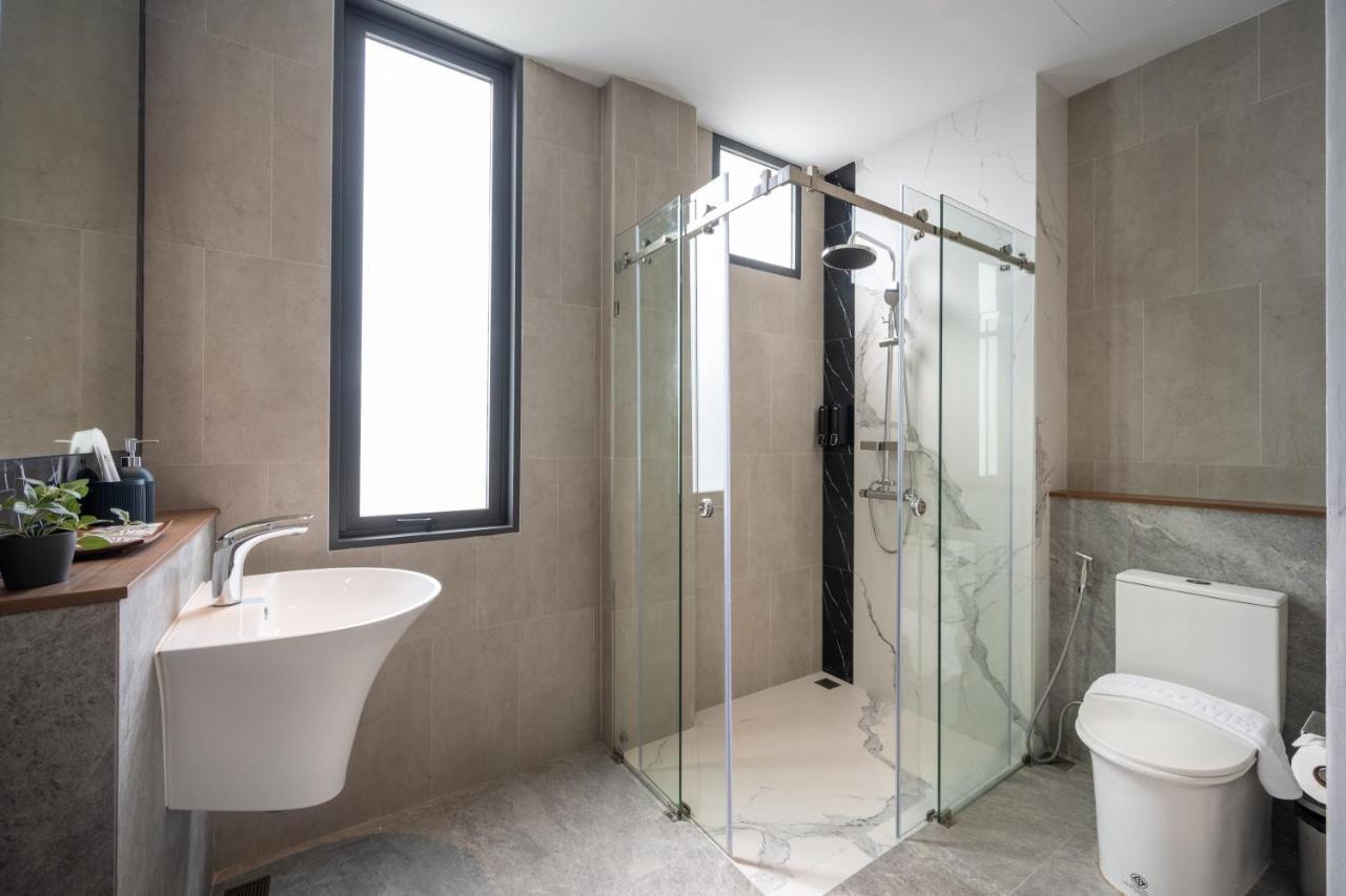 Five Bedroom Suite