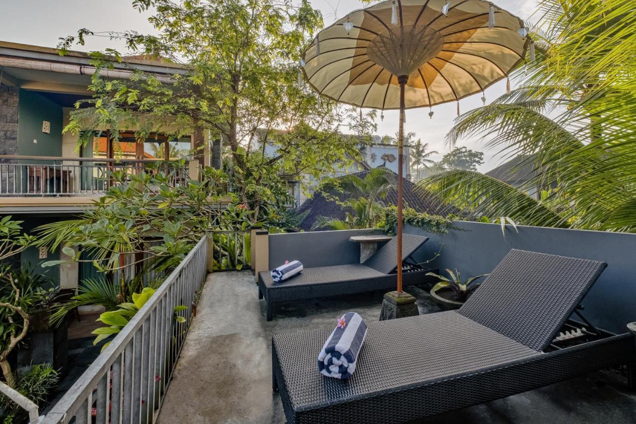 Deluxe Suite Pool View Bathtub