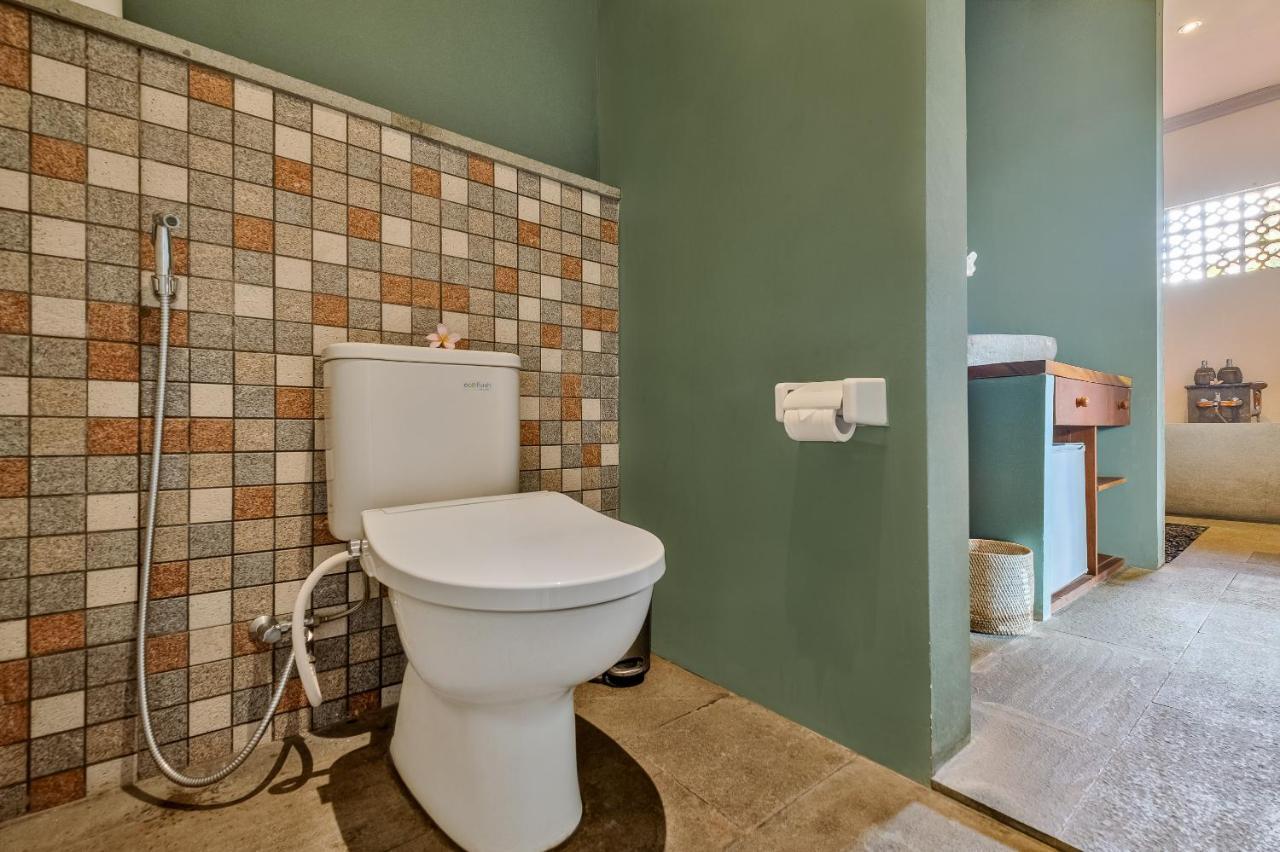Deluxe Suite Pool View Bathtub