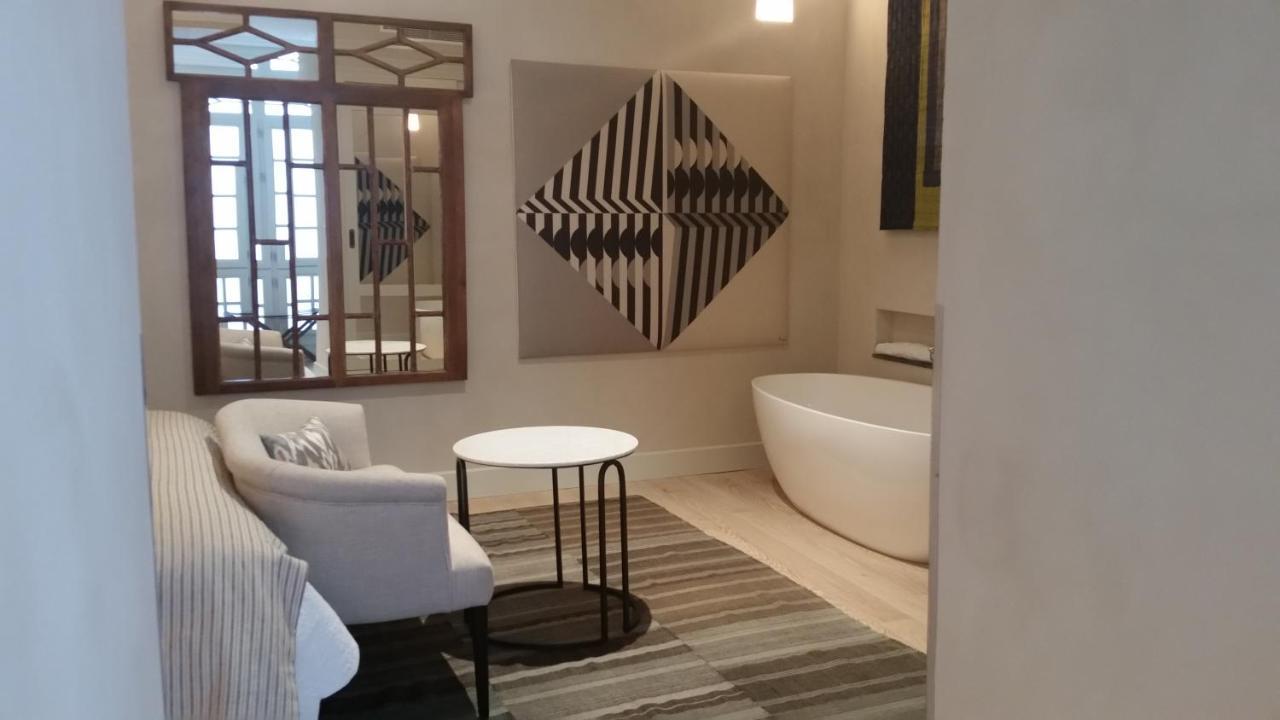 Kamer met Kingsize Bed en Uitzicht op het Zwembad